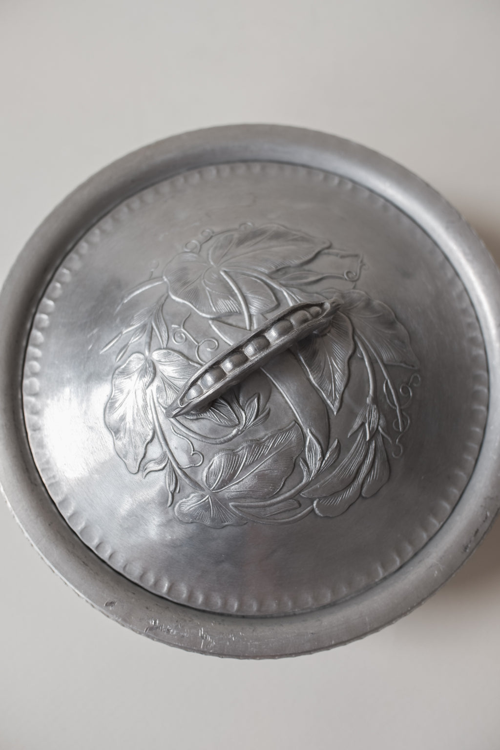 Vintage 霧銀色豌豆蓋盒