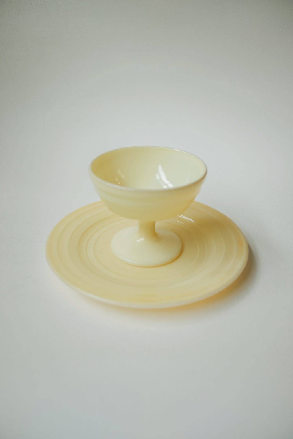 Vintage 奶油黃甜點杯盤組