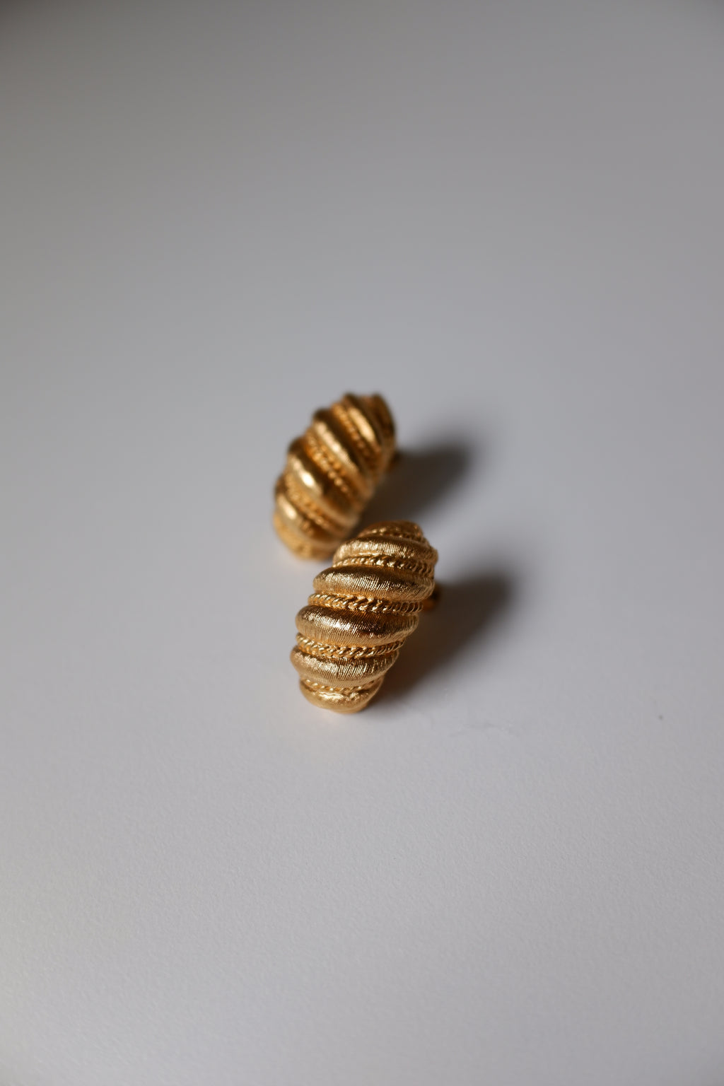 Vintage Napier 金色可頌古董耳環