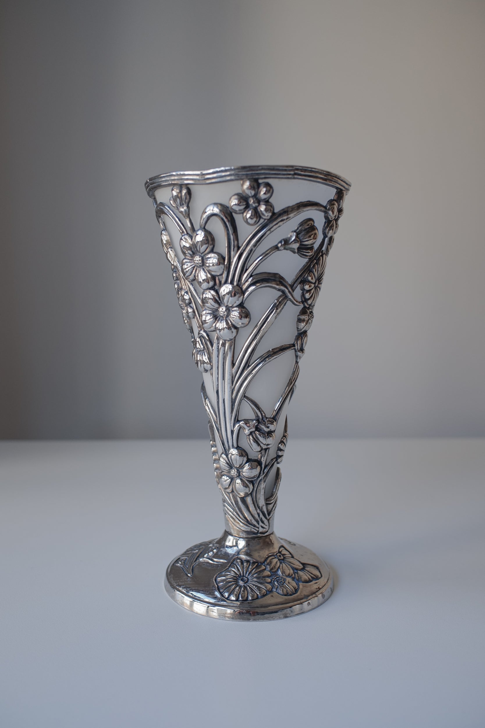 Vintage Art Nouveau立體花草紋銀色花器