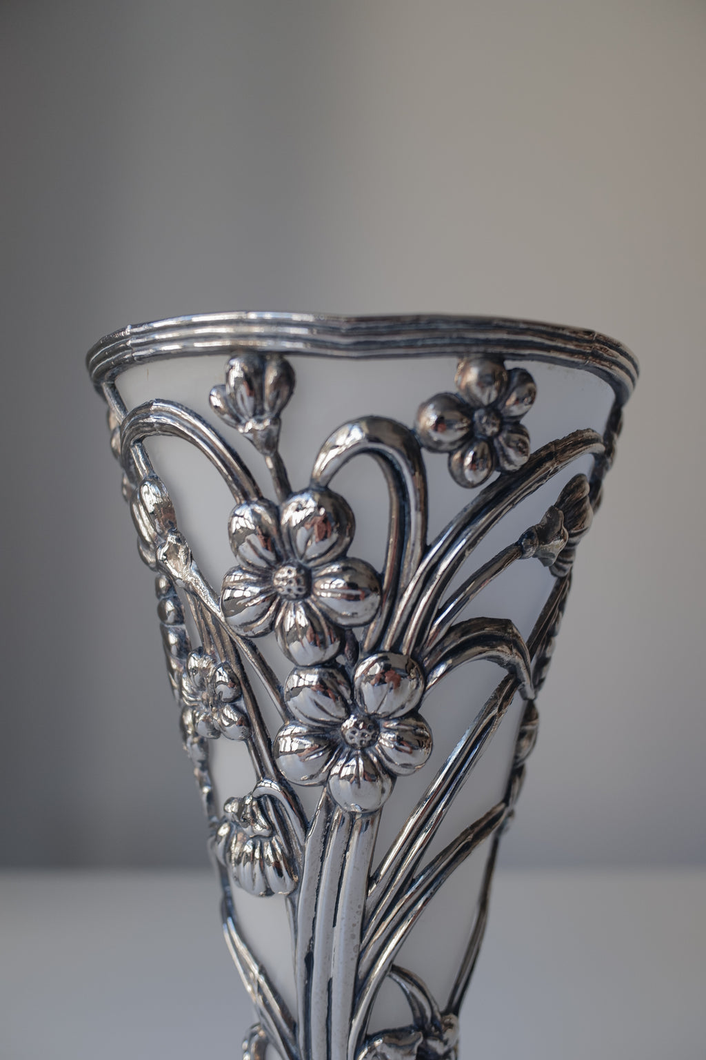 Vintage Art Nouveau立體花草紋銀色花器