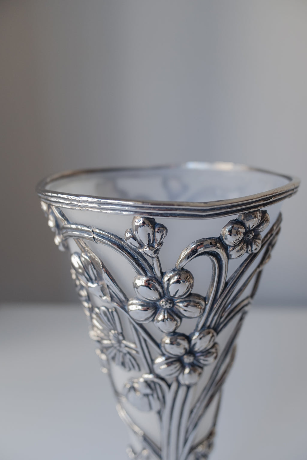 Vintage Art Nouveau立體花草紋銀色花器