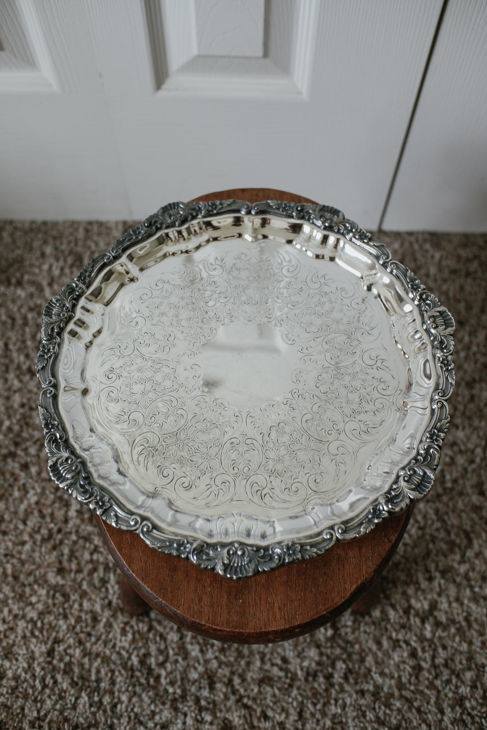 Vintage 花卉浮雕鍍銀圓立盤
