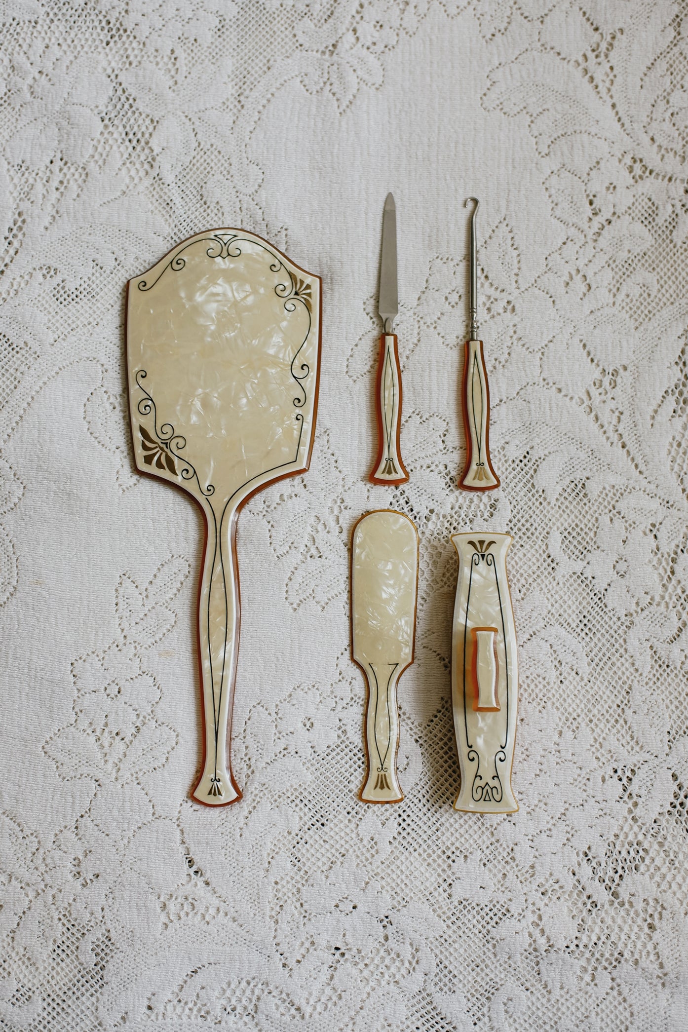 Vintage 1930s Art Deco賽璐璐梳妝台五件組