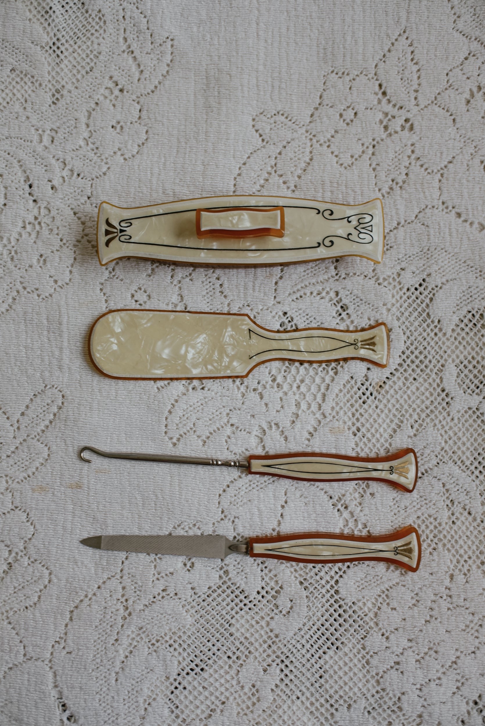 Vintage 1930s Art Deco賽璐璐梳妝台五件組