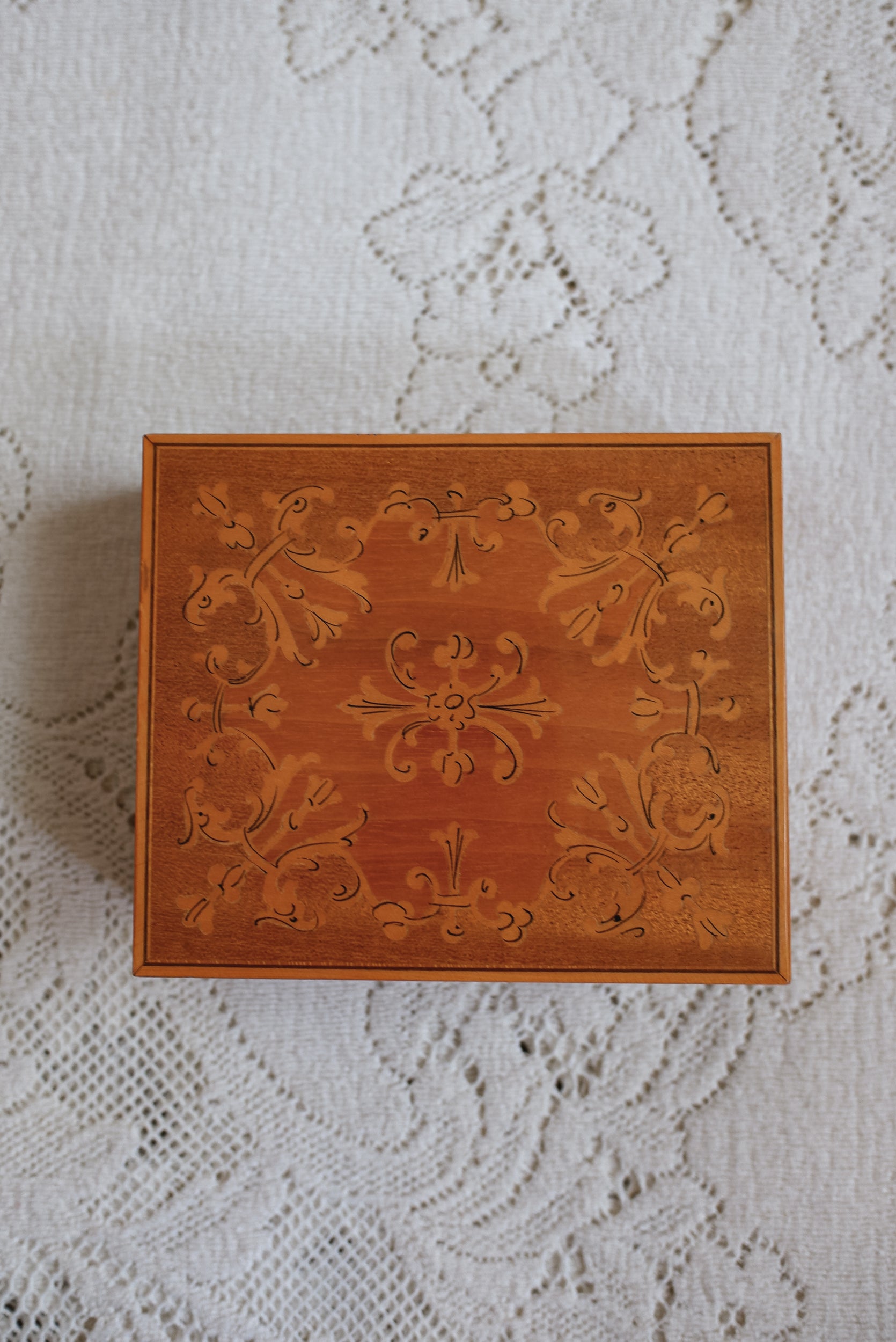Vintage 瑞士木製音樂盒