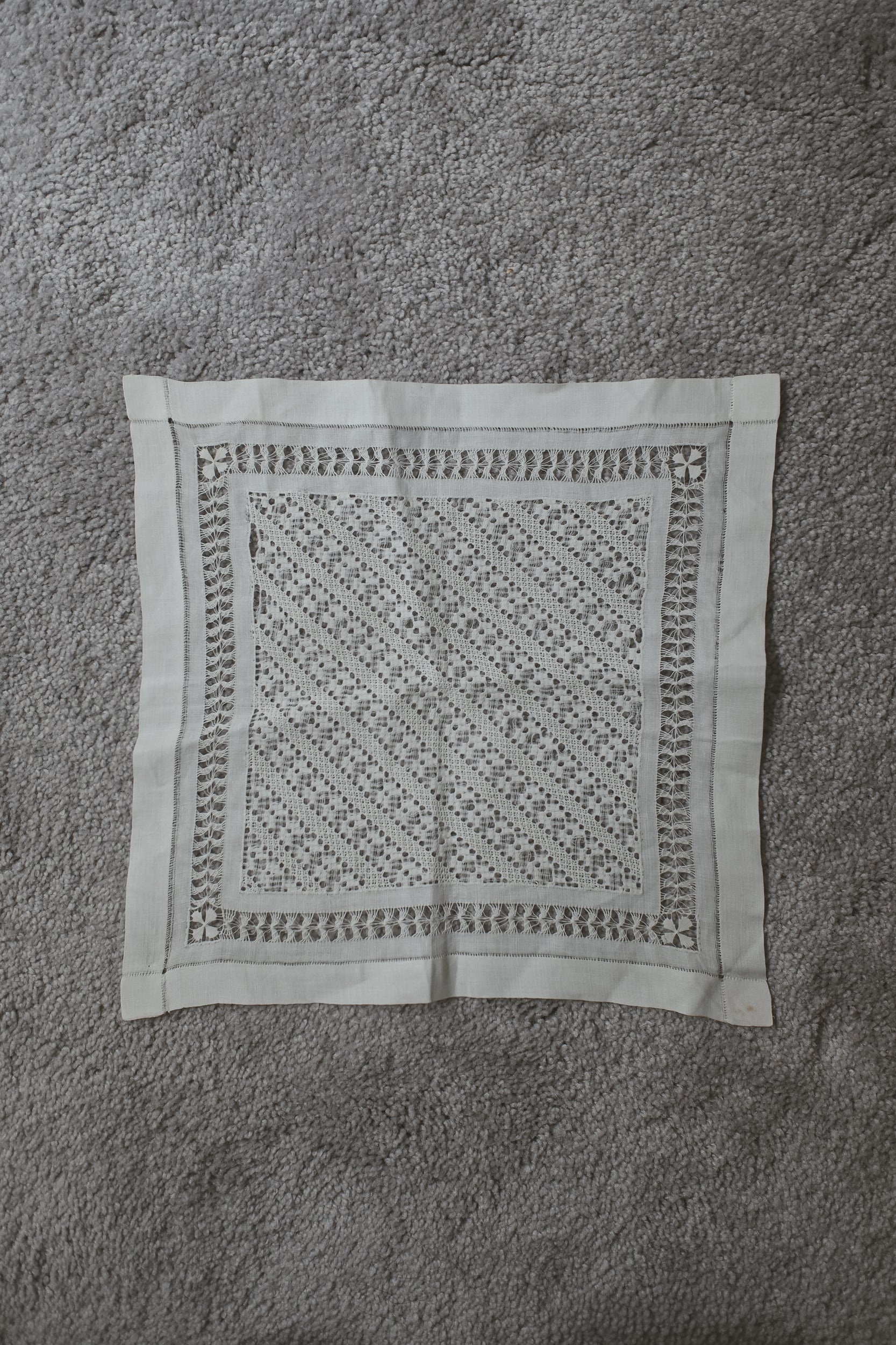 Vintage 方形抽紗蕾絲桌巾