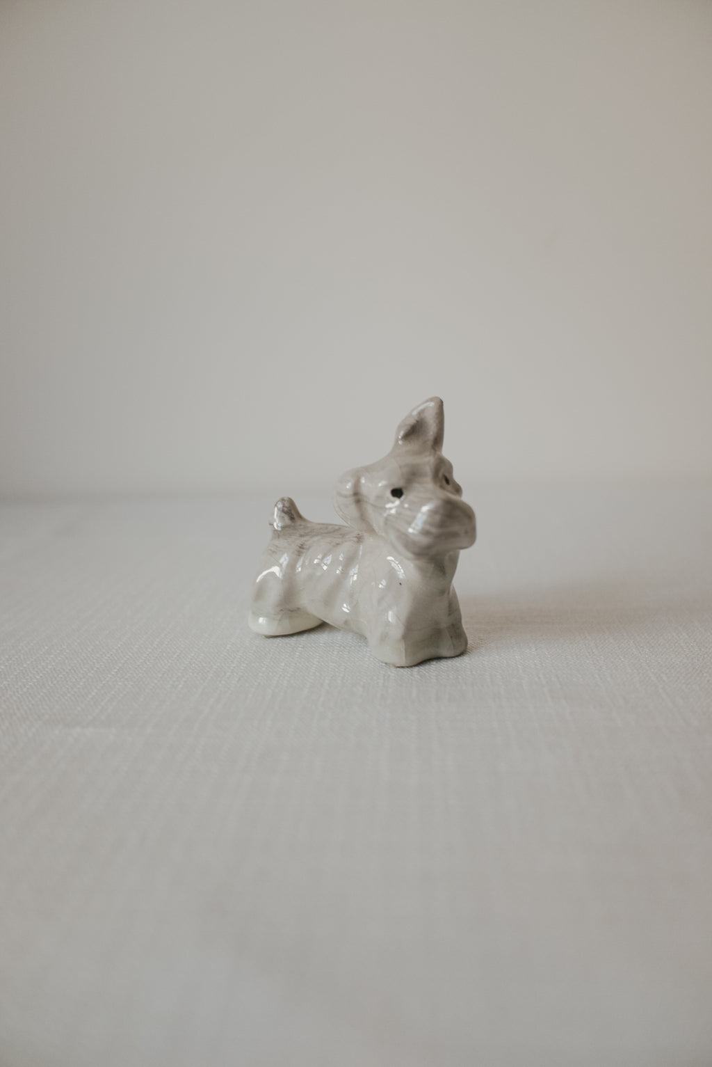 Vintage 灰白小㹴犬擺飾 Pepper