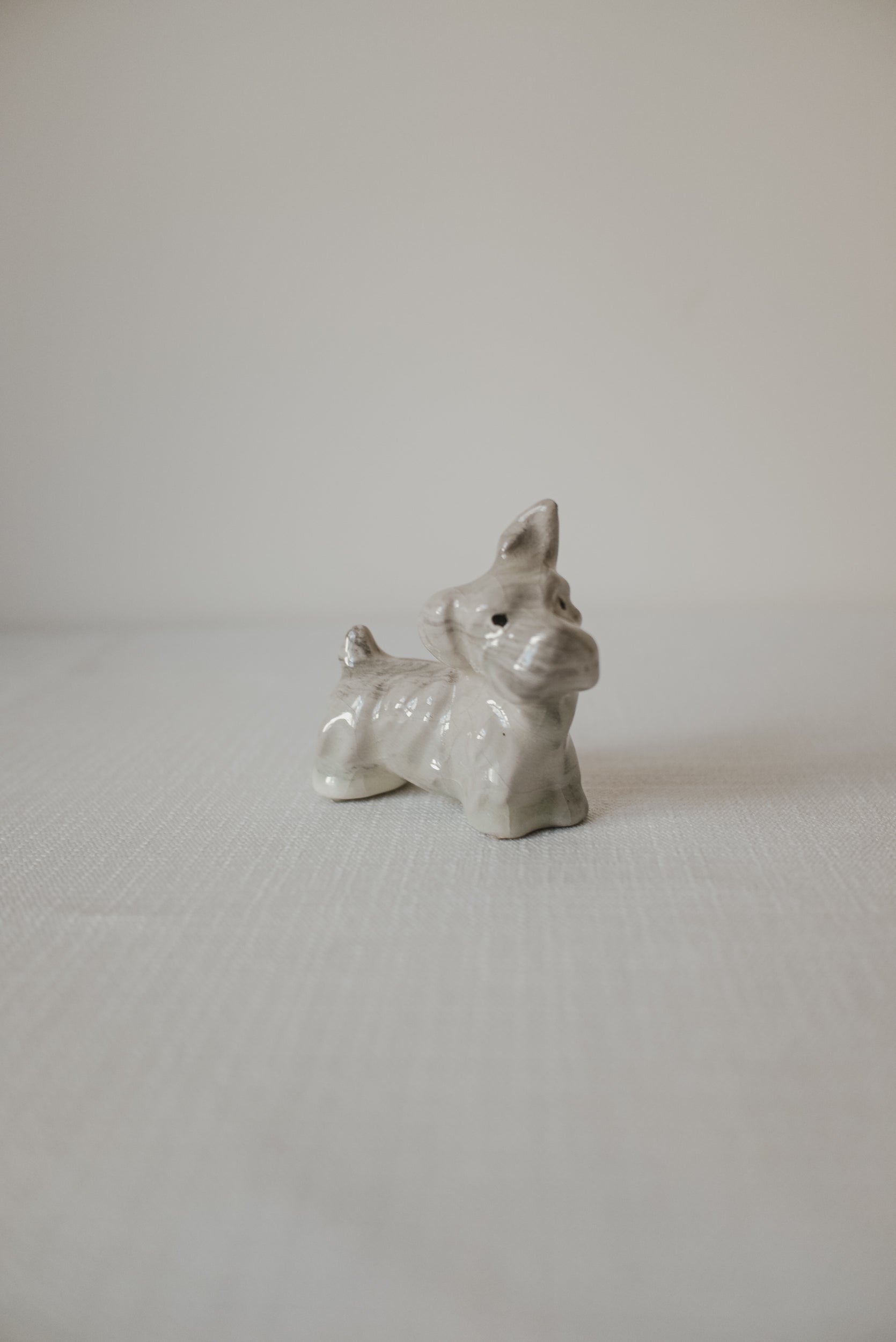 Vintage 灰白小㹴犬擺飾 Pepper