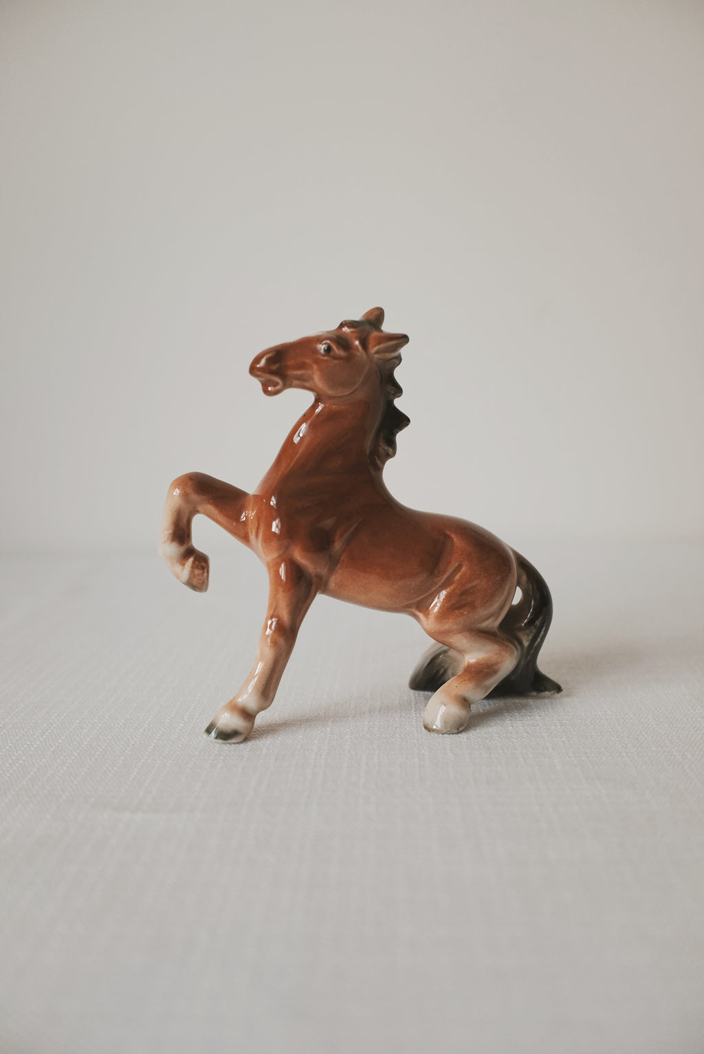 Vintage 棕色立姿駿馬擺飾 Blaze