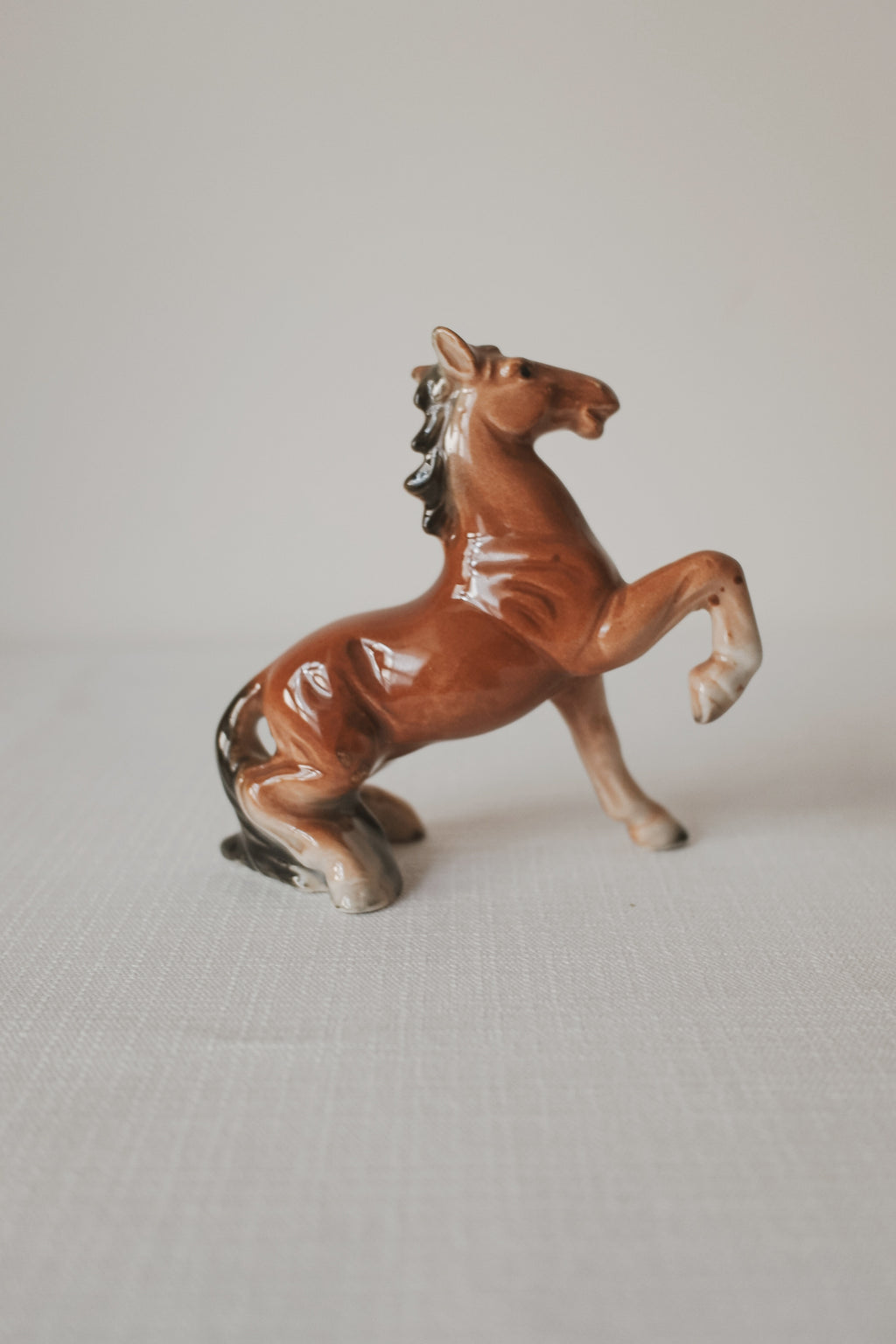 Vintage 棕色立姿駿馬擺飾 Blaze