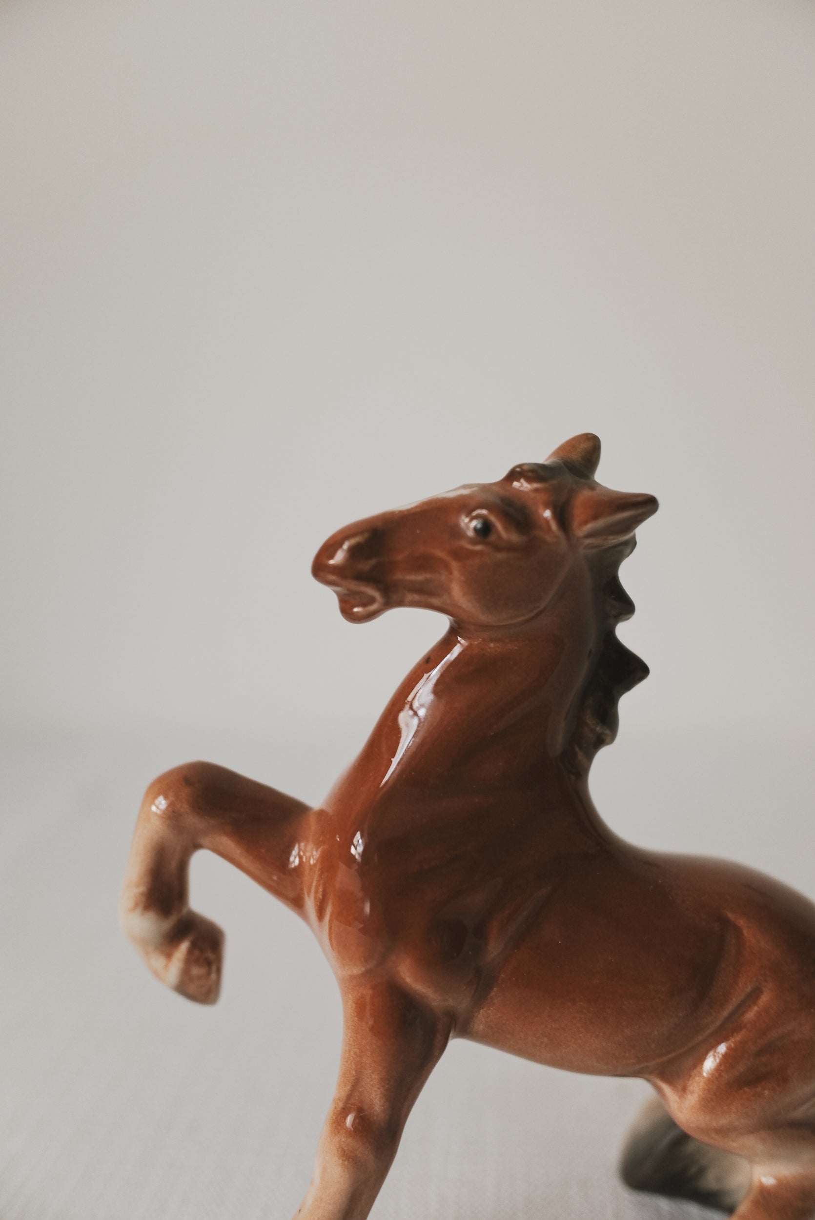 Vintage 棕色立姿駿馬擺飾 Blaze