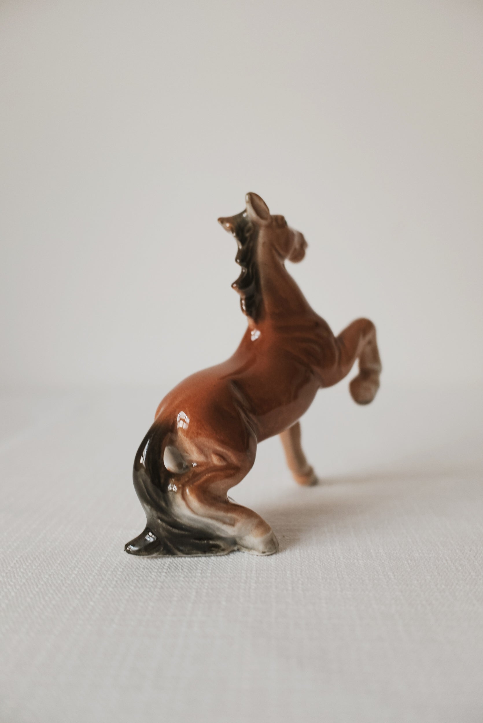 Vintage 棕色立姿駿馬擺飾 Blaze