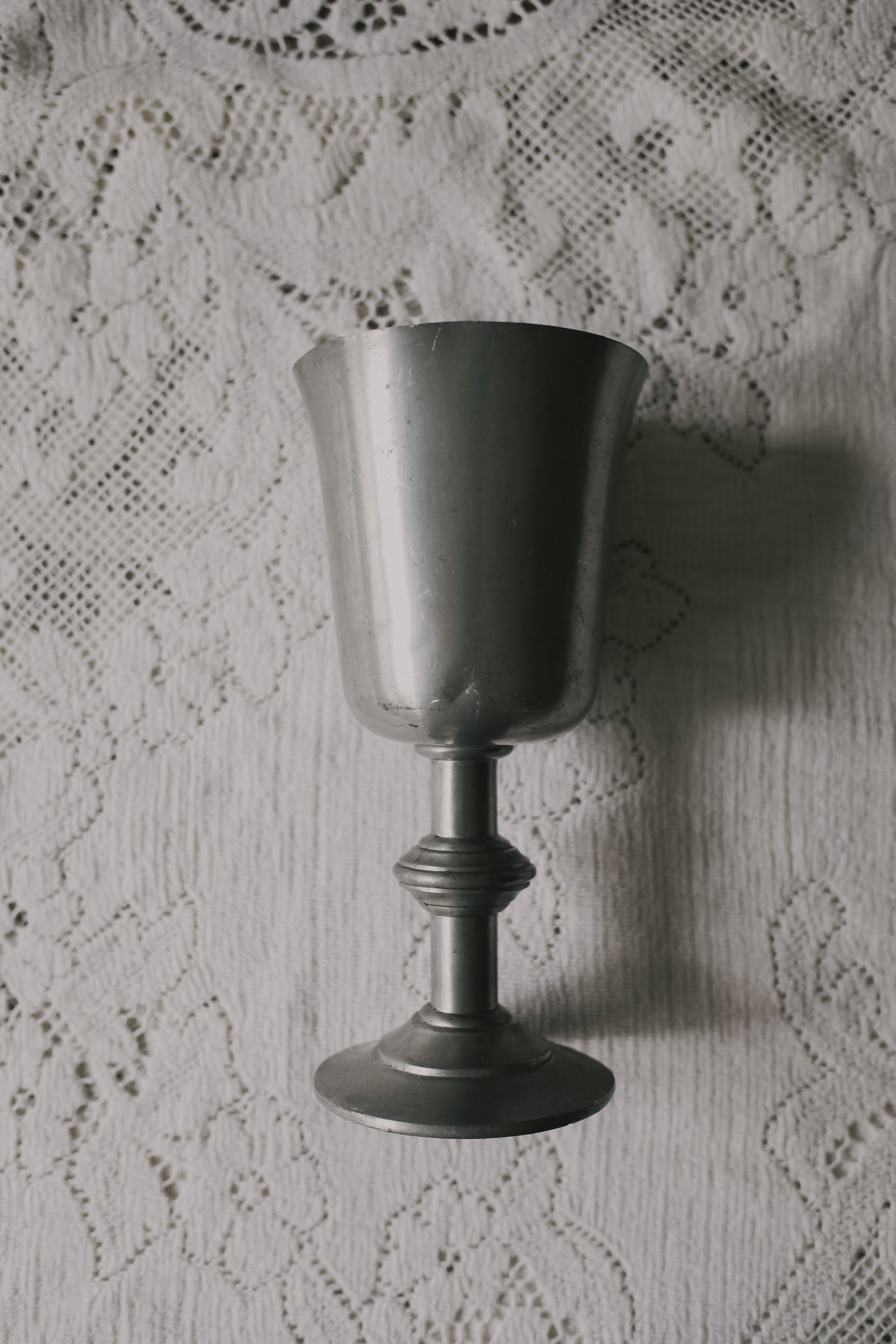 Vintage 高腳灰銀色錫花器