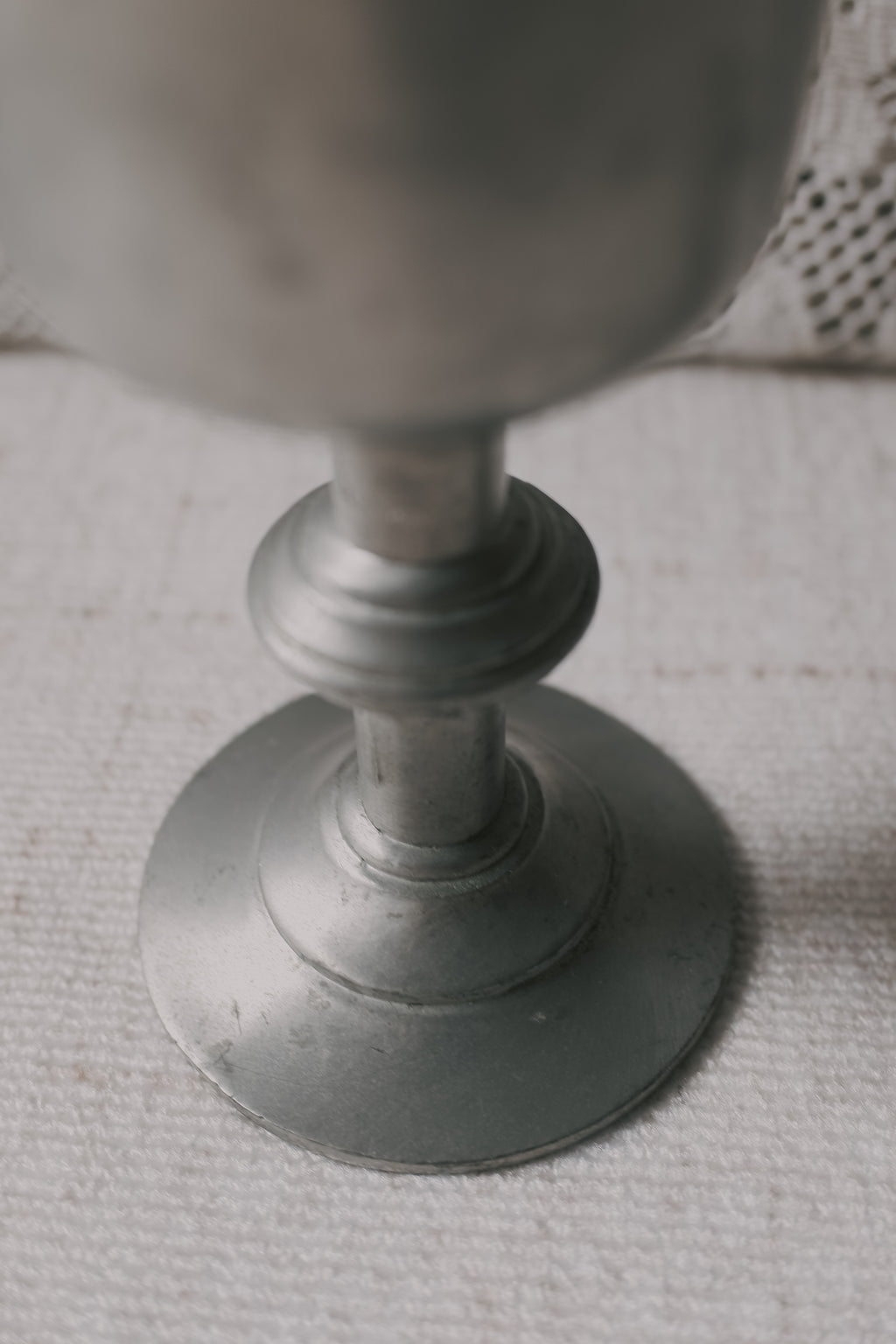 Vintage 高腳灰銀色錫花器