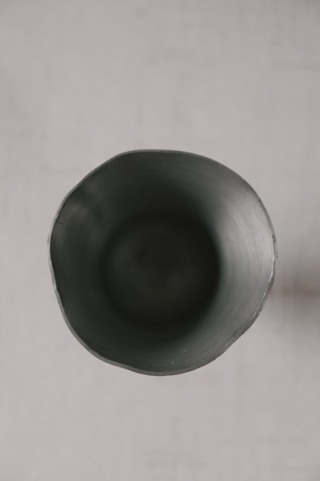 Vintage 高腳灰銀色錫花器