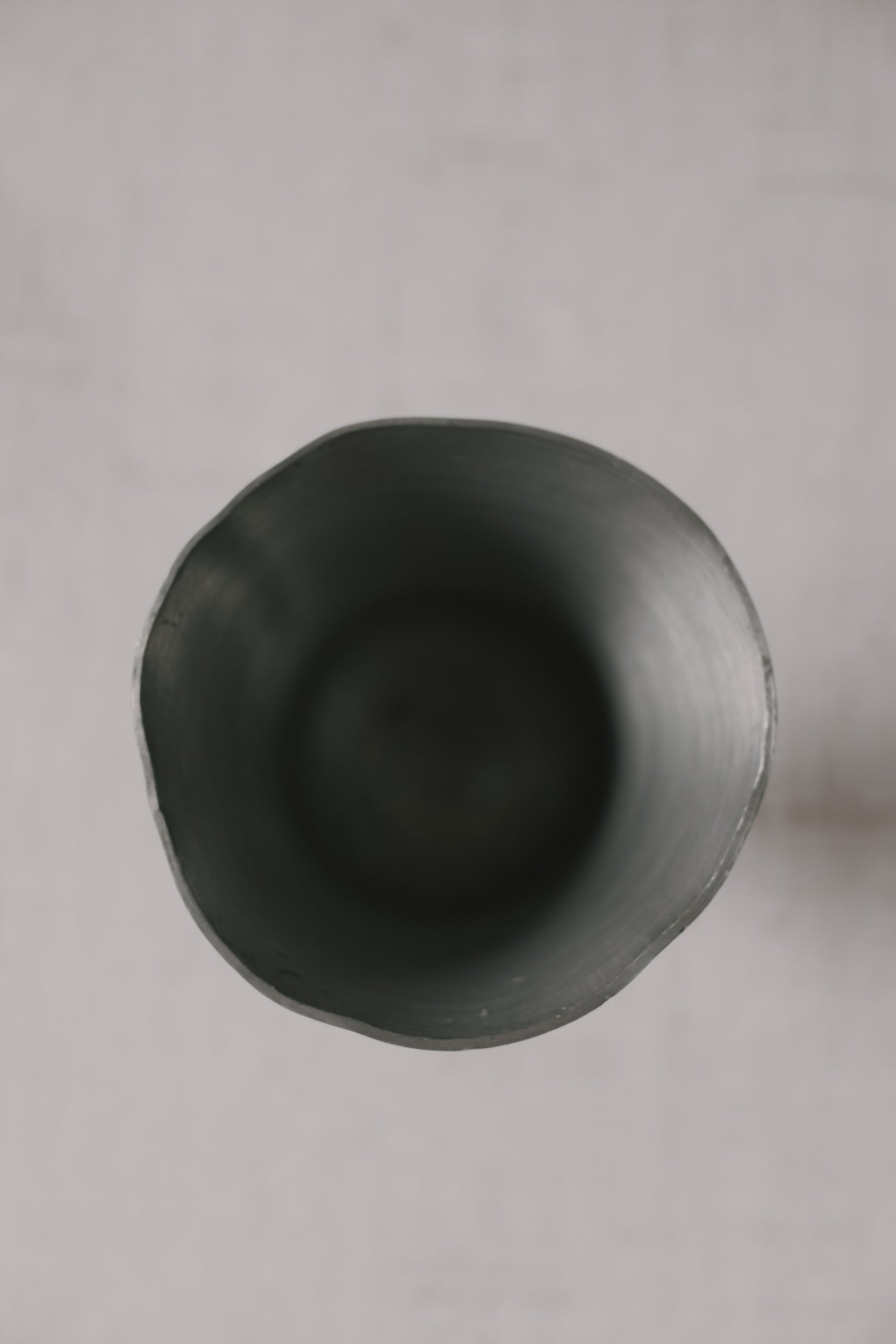 Vintage 高腳灰銀色錫花器