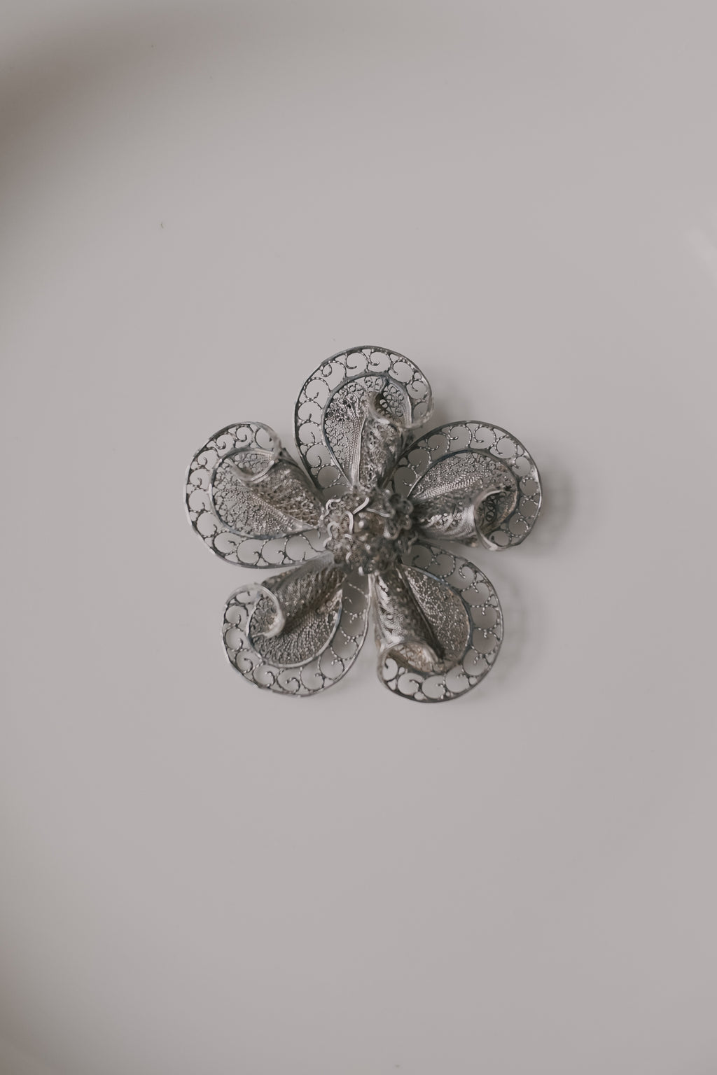 Vintage 純銀絲花朵胸針