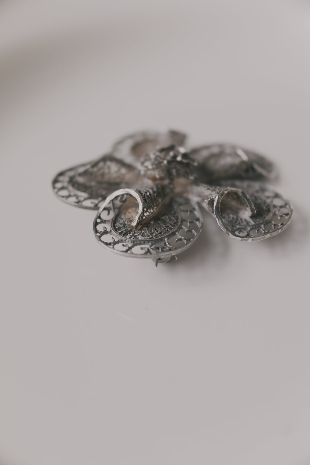 Vintage 純銀絲花朵胸針