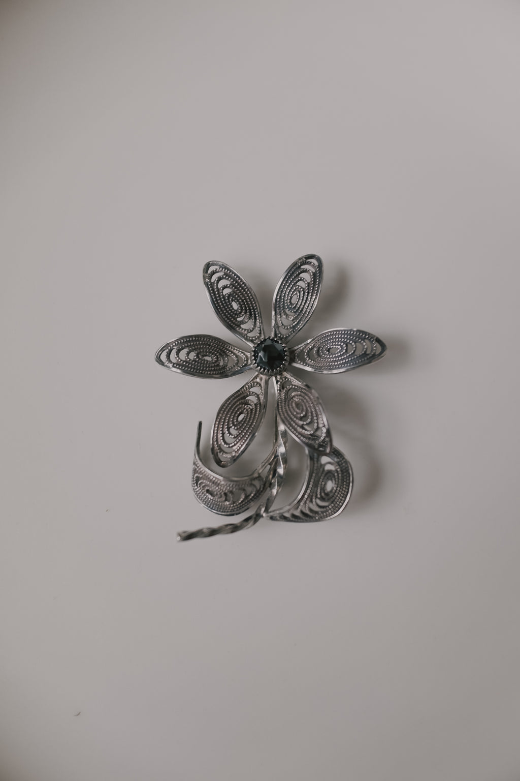 Vintage 純銀絲六瓣花胸針