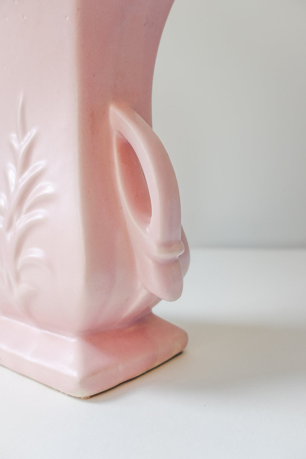 Vintage 粉霧色浮雕花器