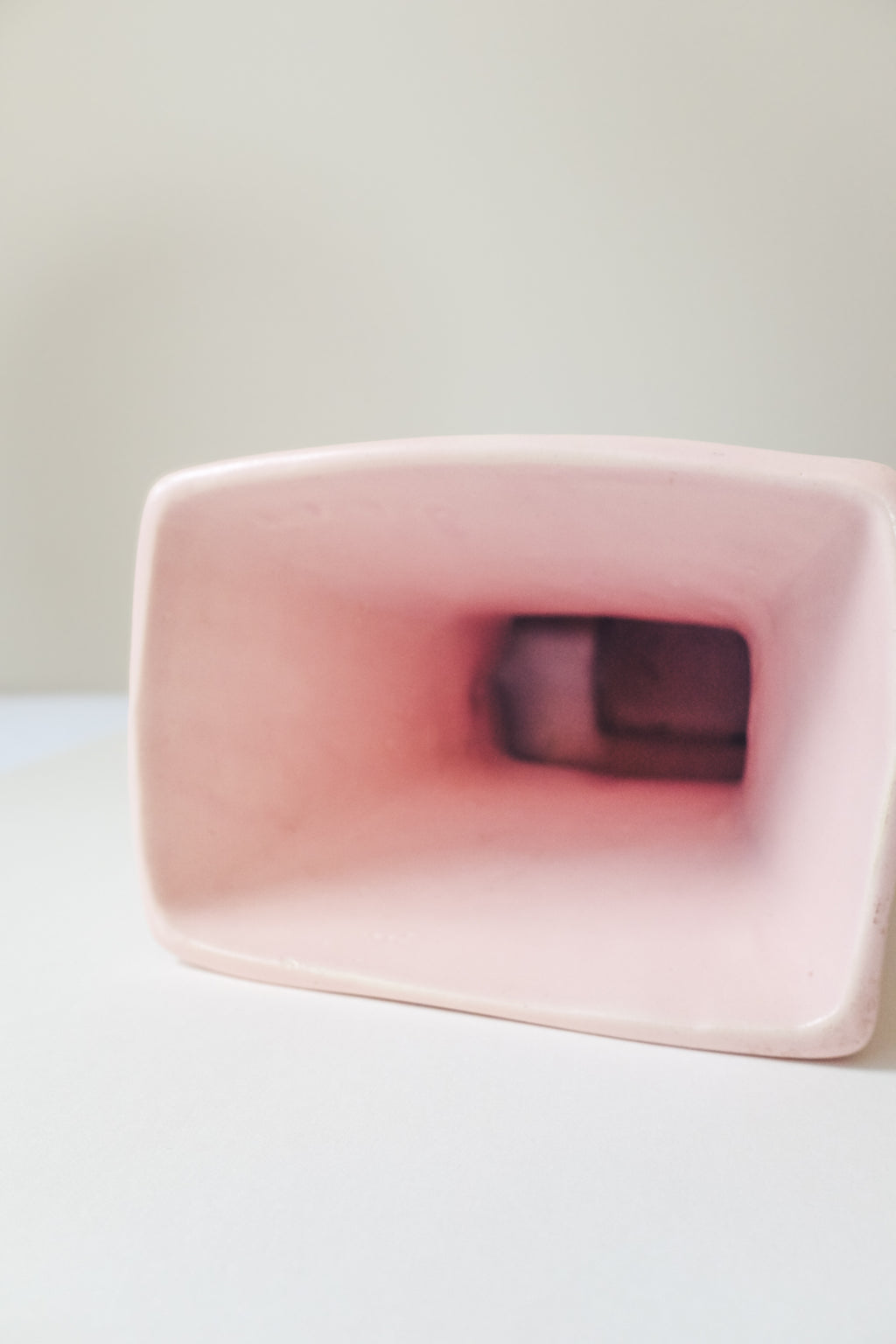 Vintage 粉霧色浮雕花器