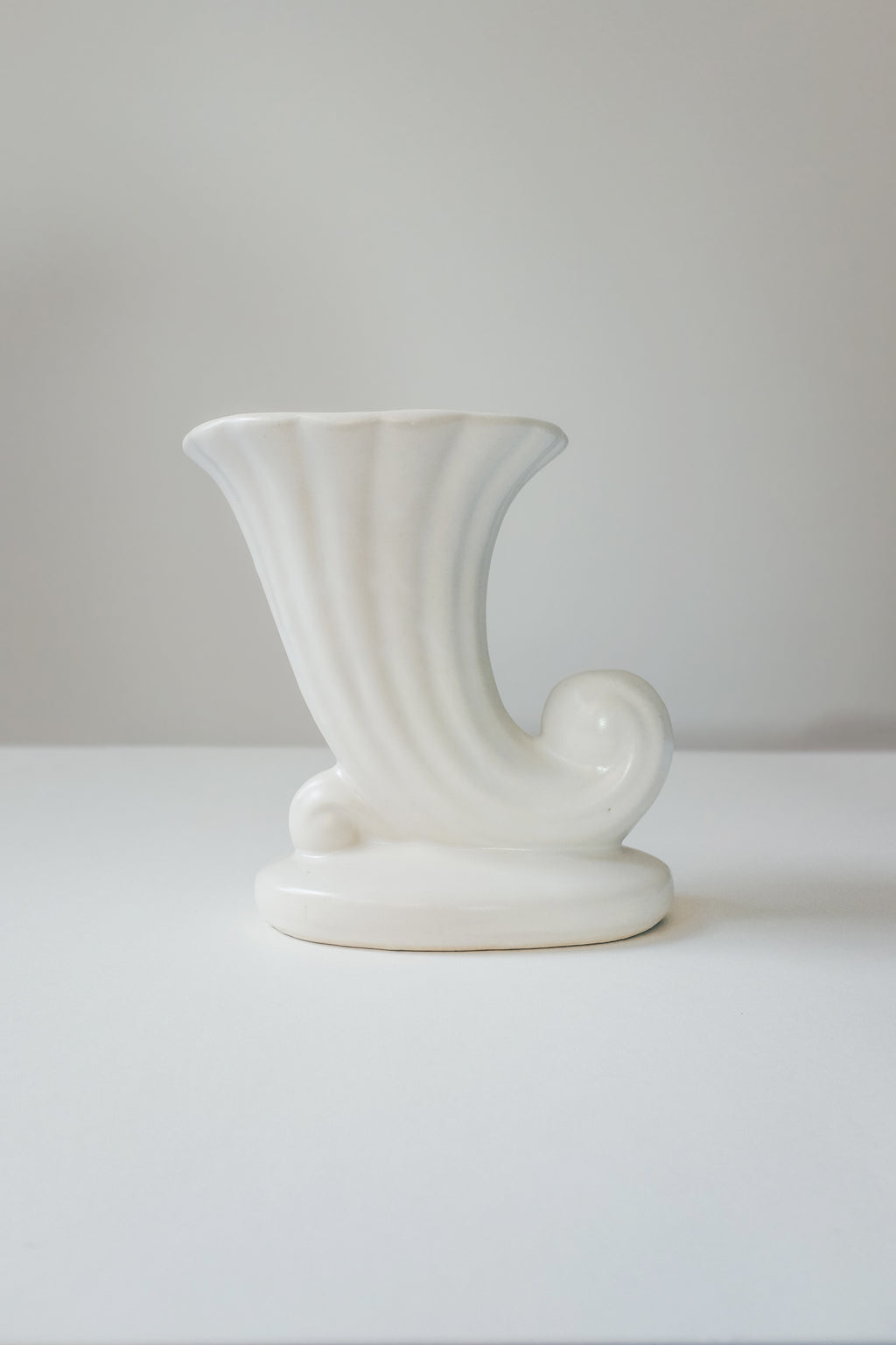 Vintage 霧面米色流線花器