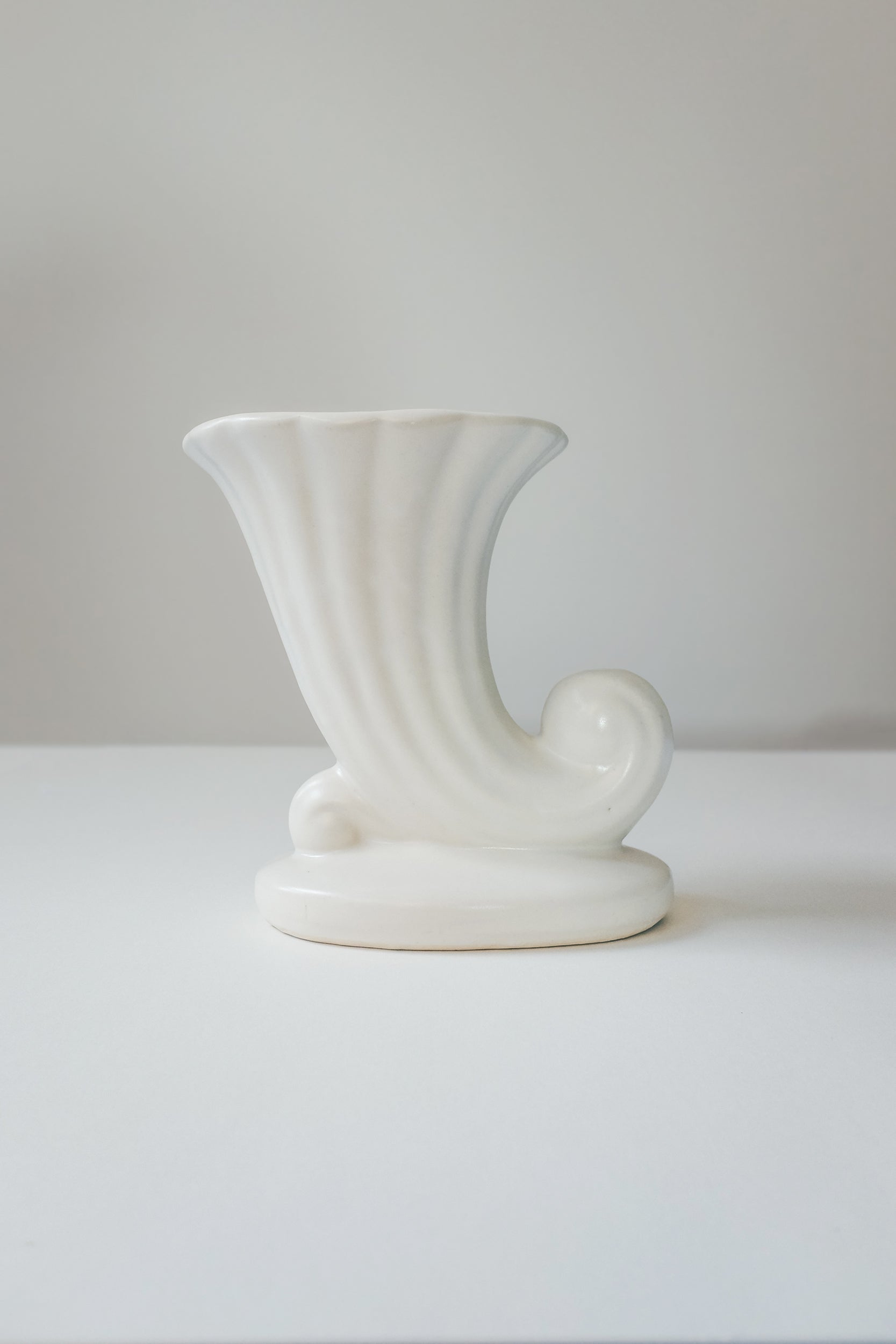 Vintage 霧面米色流線花器