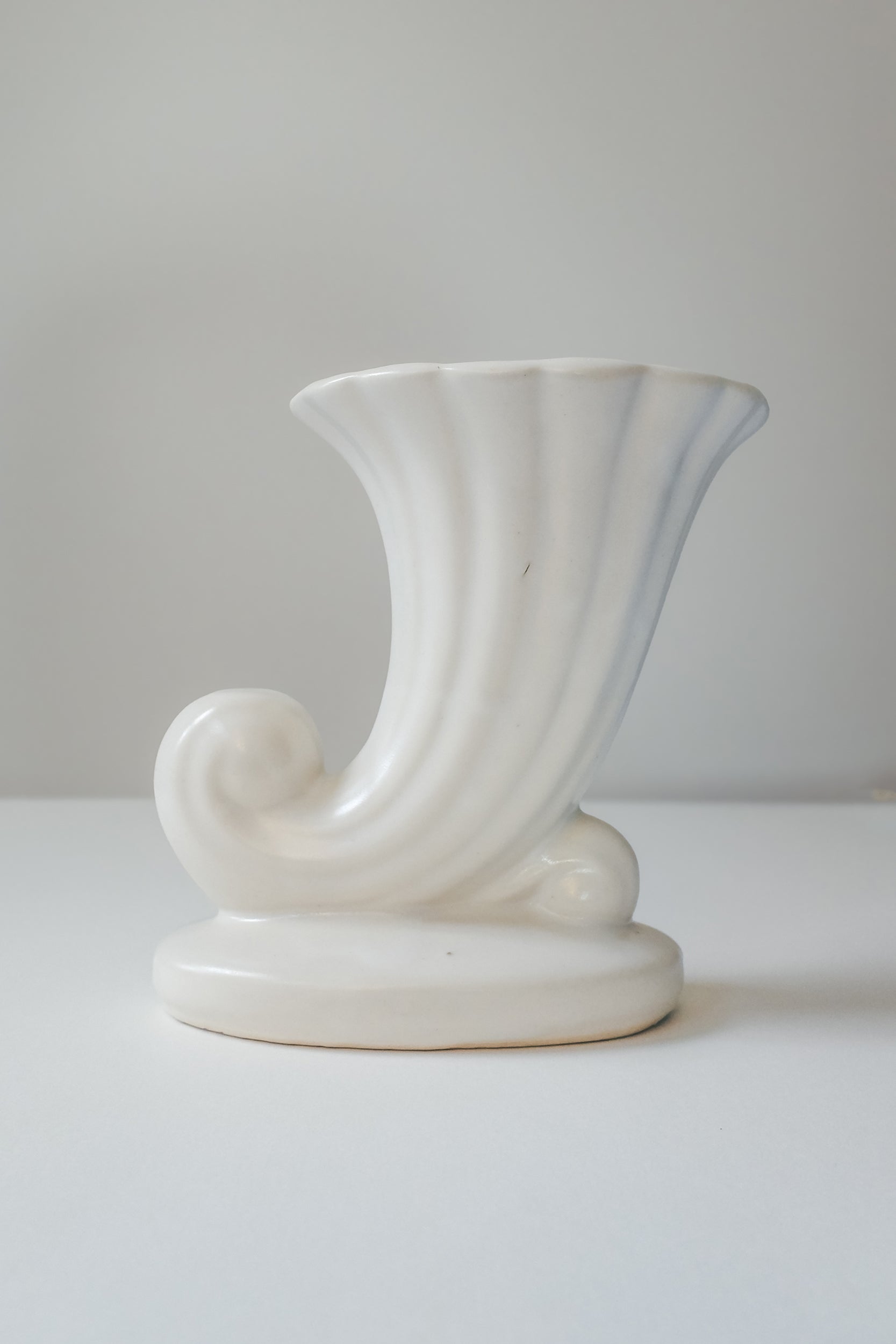 Vintage 霧面米色流線花器