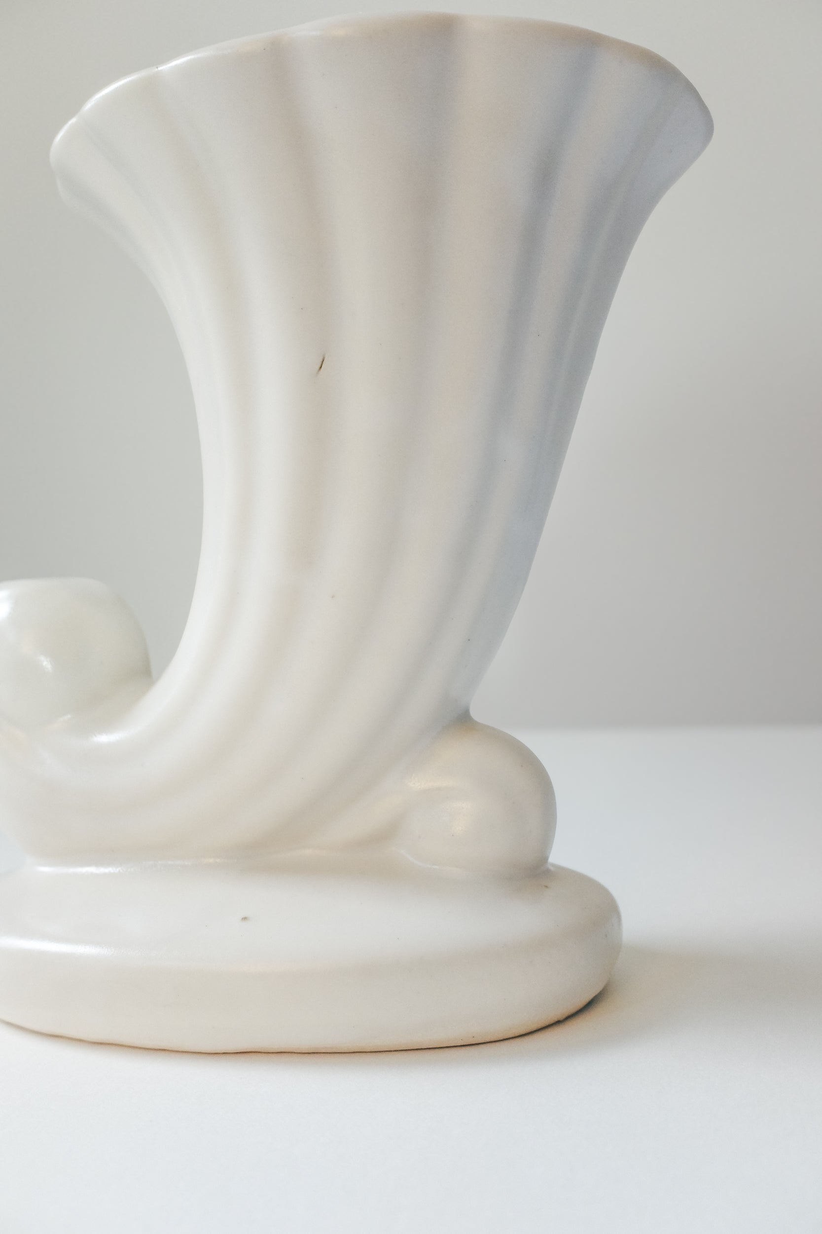 Vintage 霧面米色流線花器