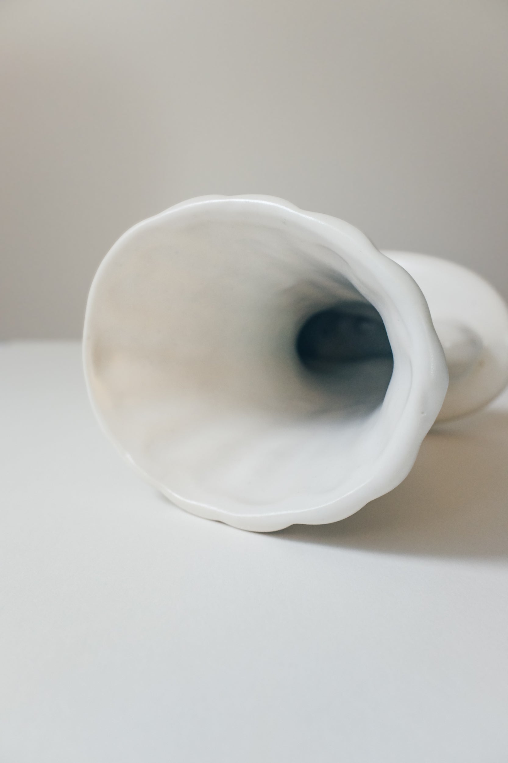 Vintage 霧面米色流線花器