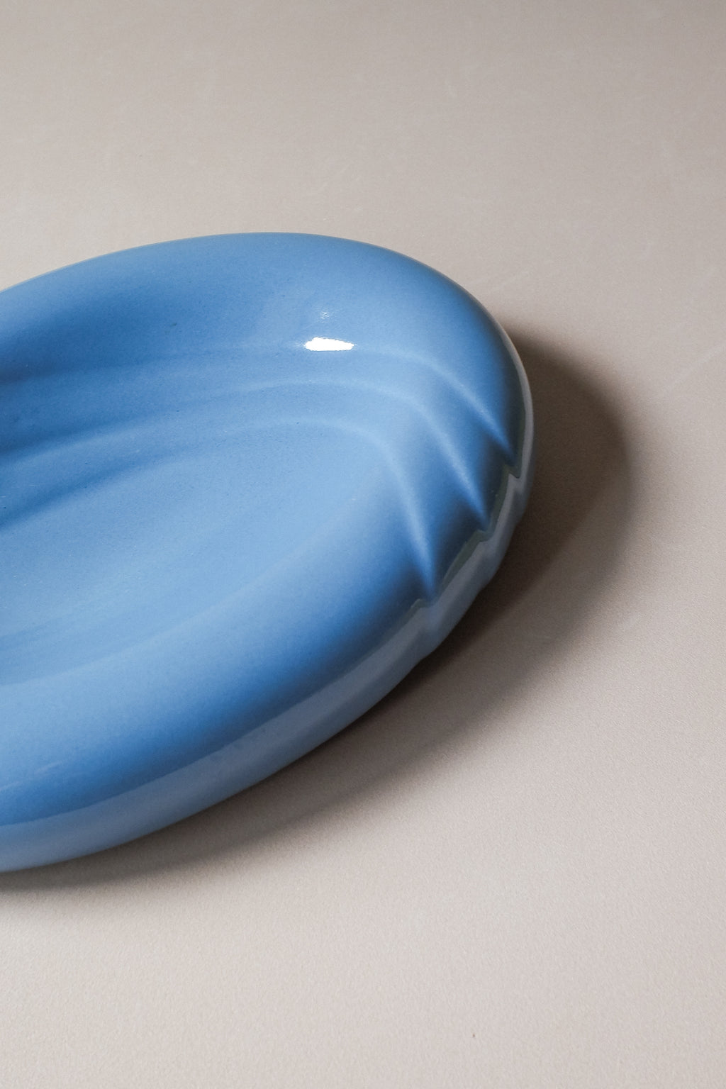 Vintage 霧藍波形陶盤