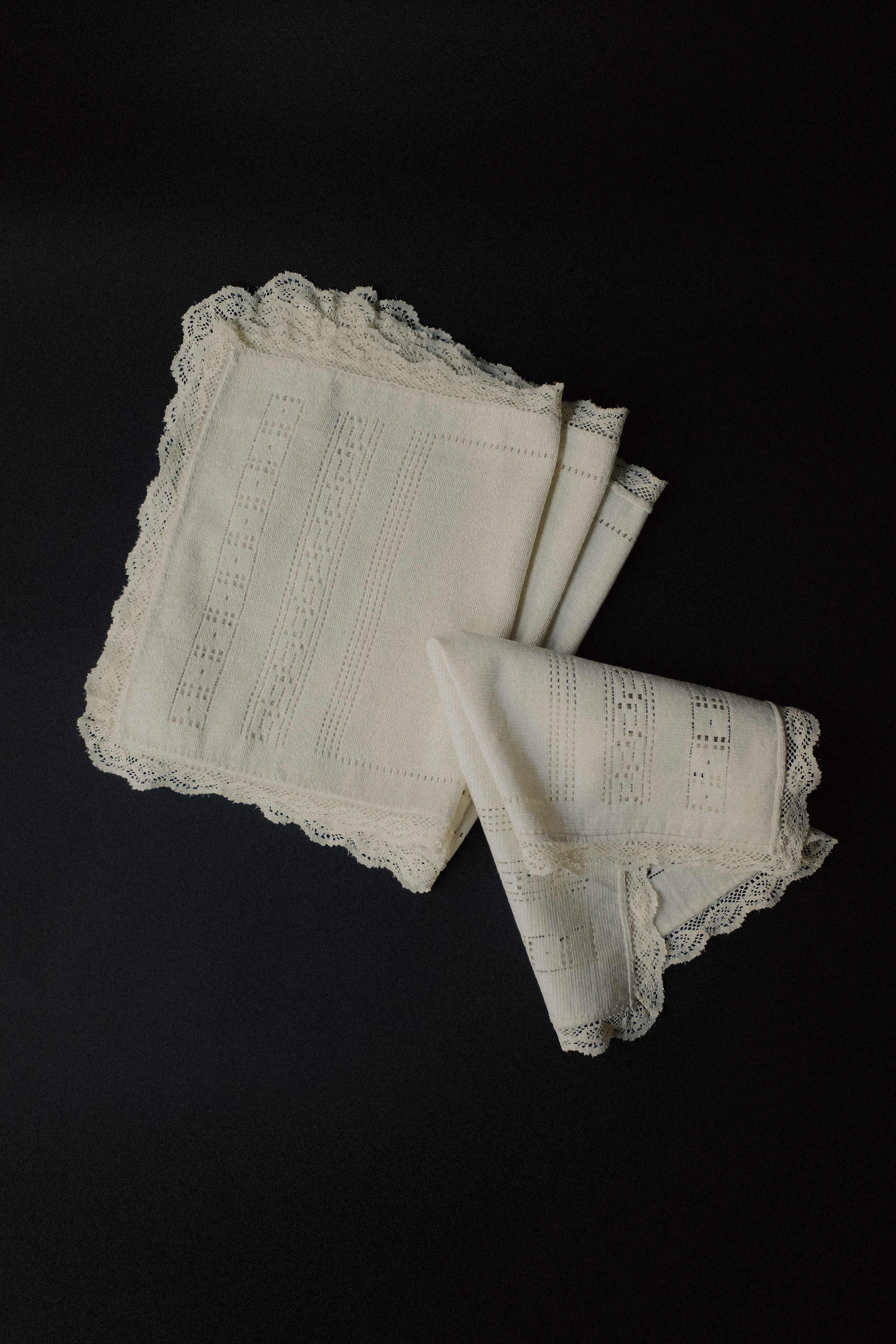 Vintage 米色蕾絲桌巾(ㄧ組兩張)