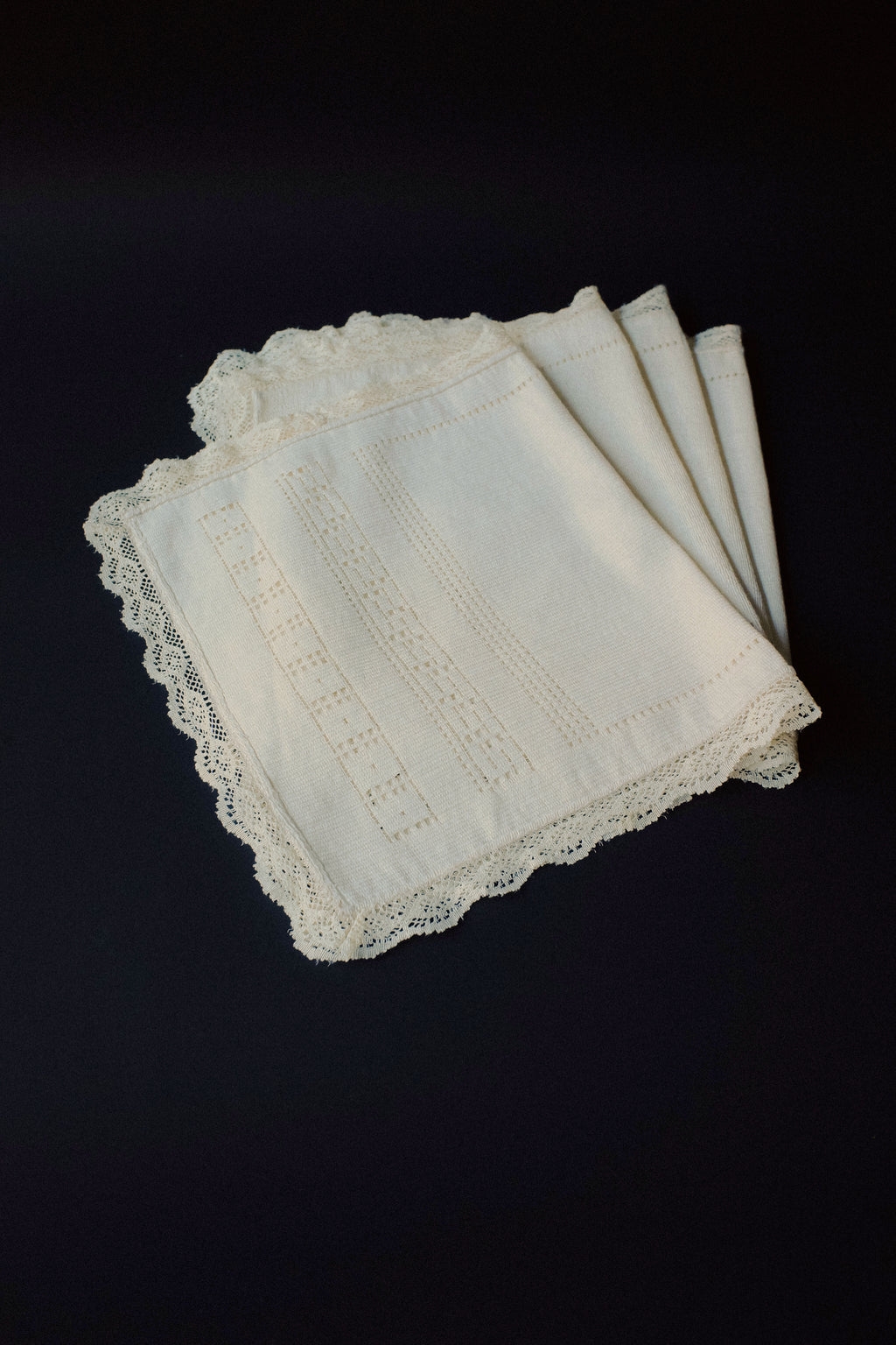 Vintage 米色蕾絲桌巾(ㄧ組兩張)