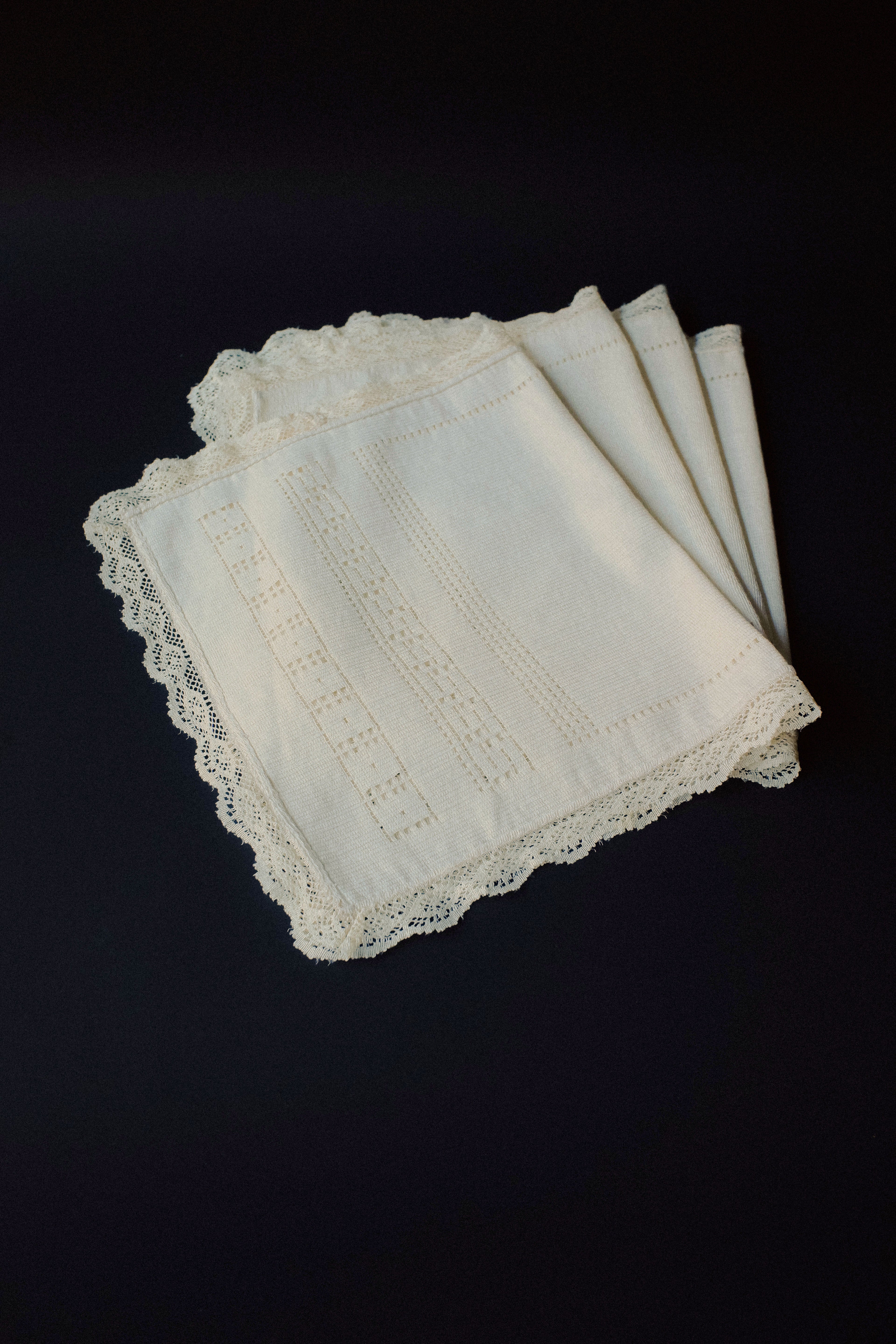 Vintage 米色蕾絲桌巾(ㄧ組兩張)