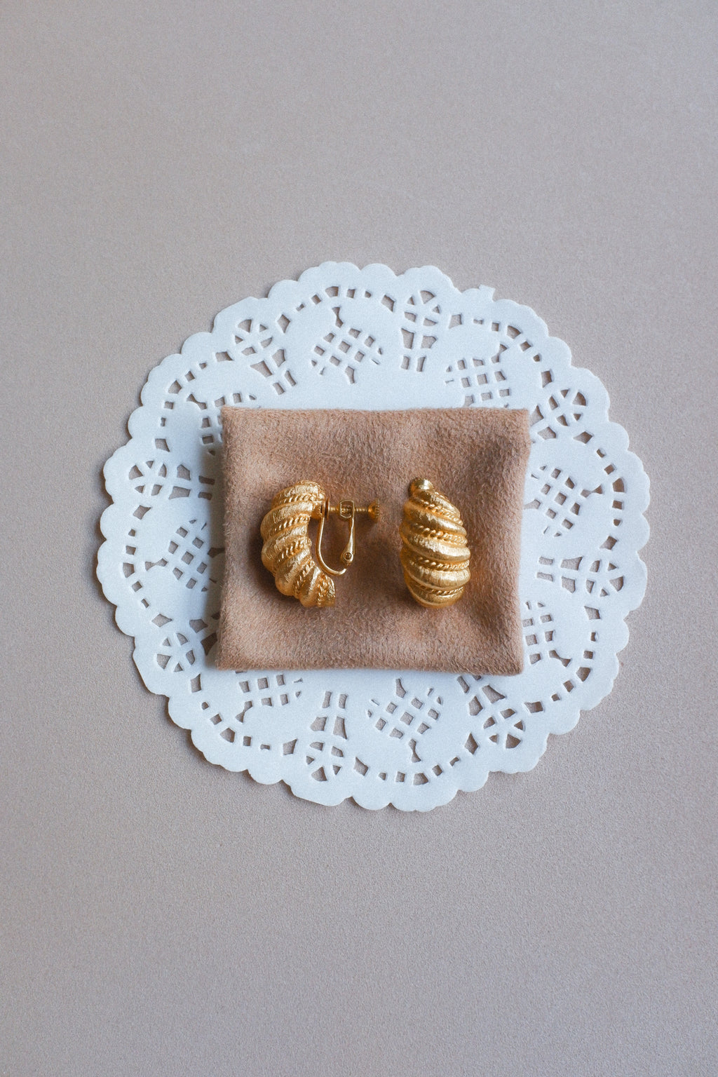 Vintage Napier 金色耳夾式古董耳環