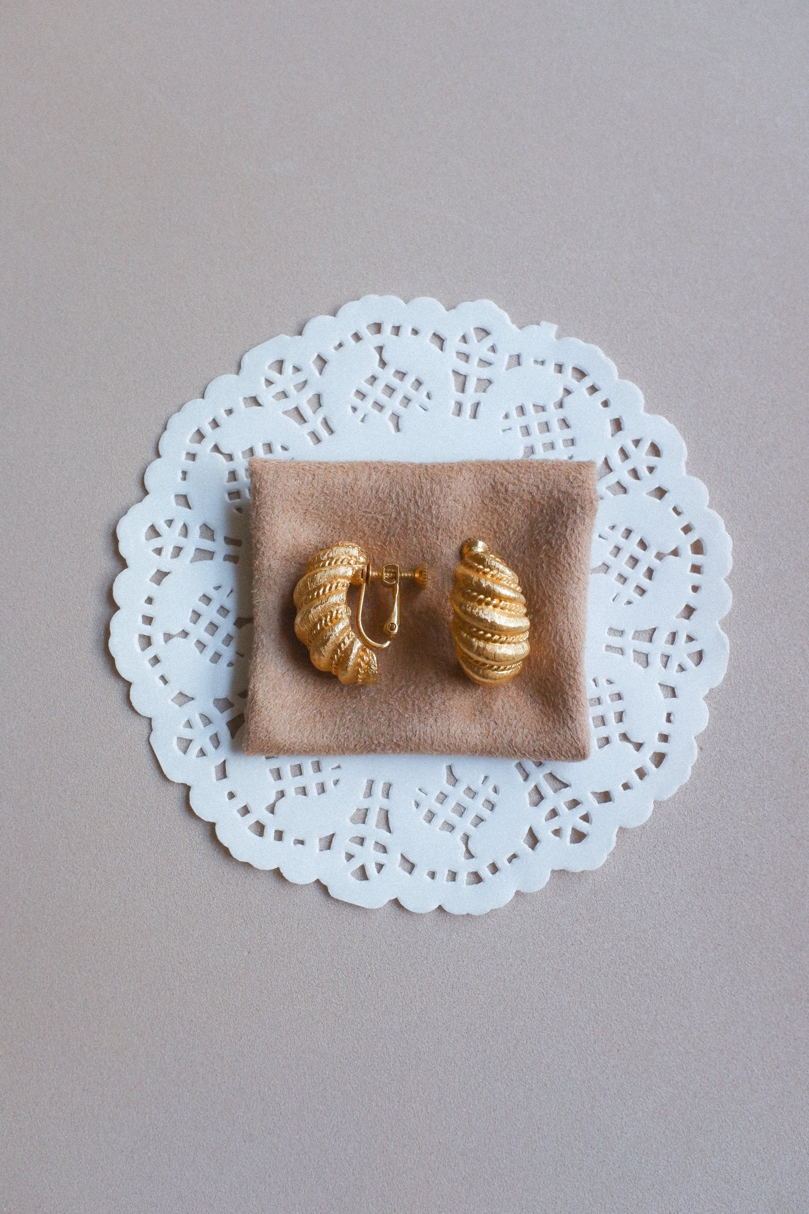 Vintage Napier 金色耳夾式古董耳環