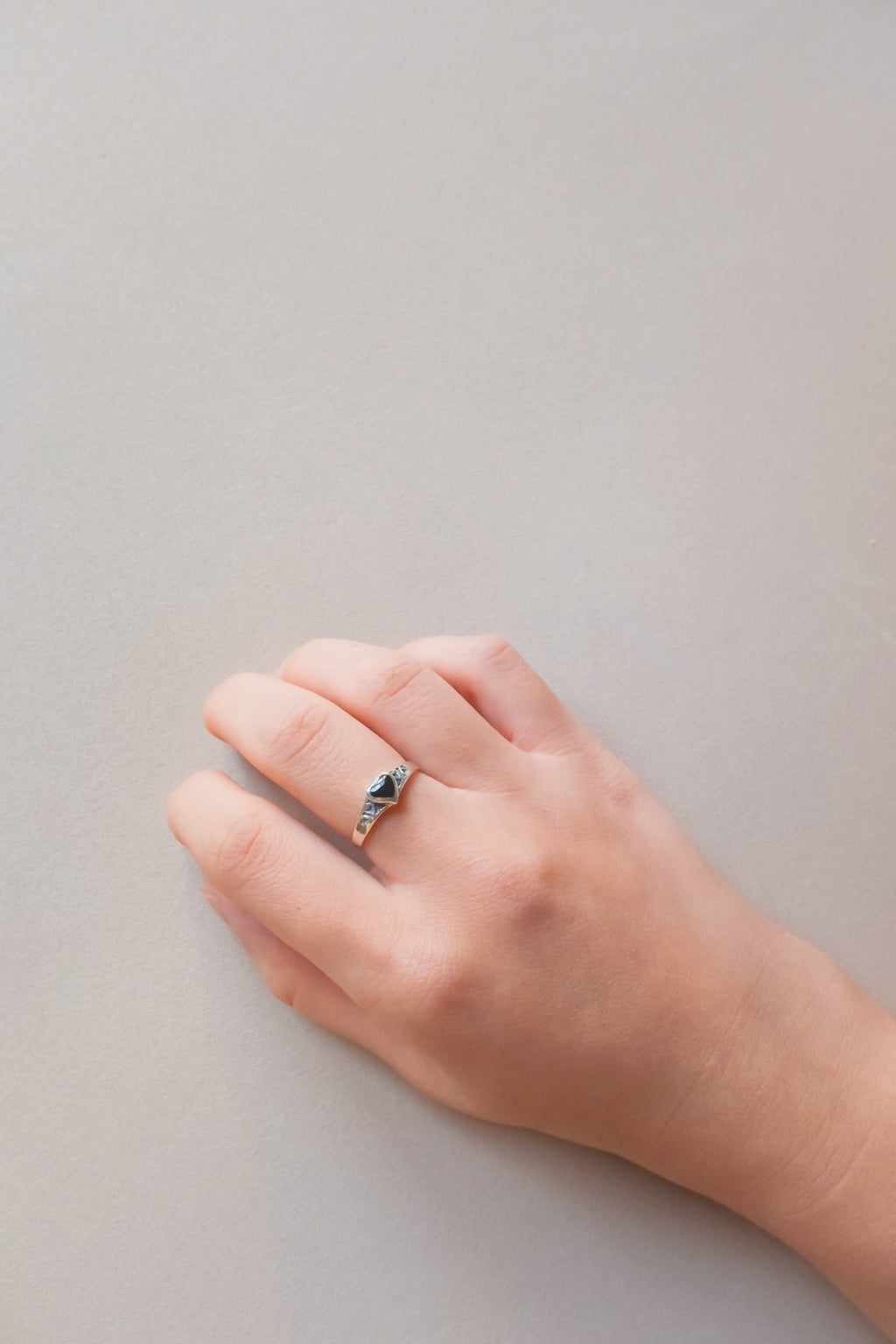 Vintage 黑瑪瑙心形古董戒指