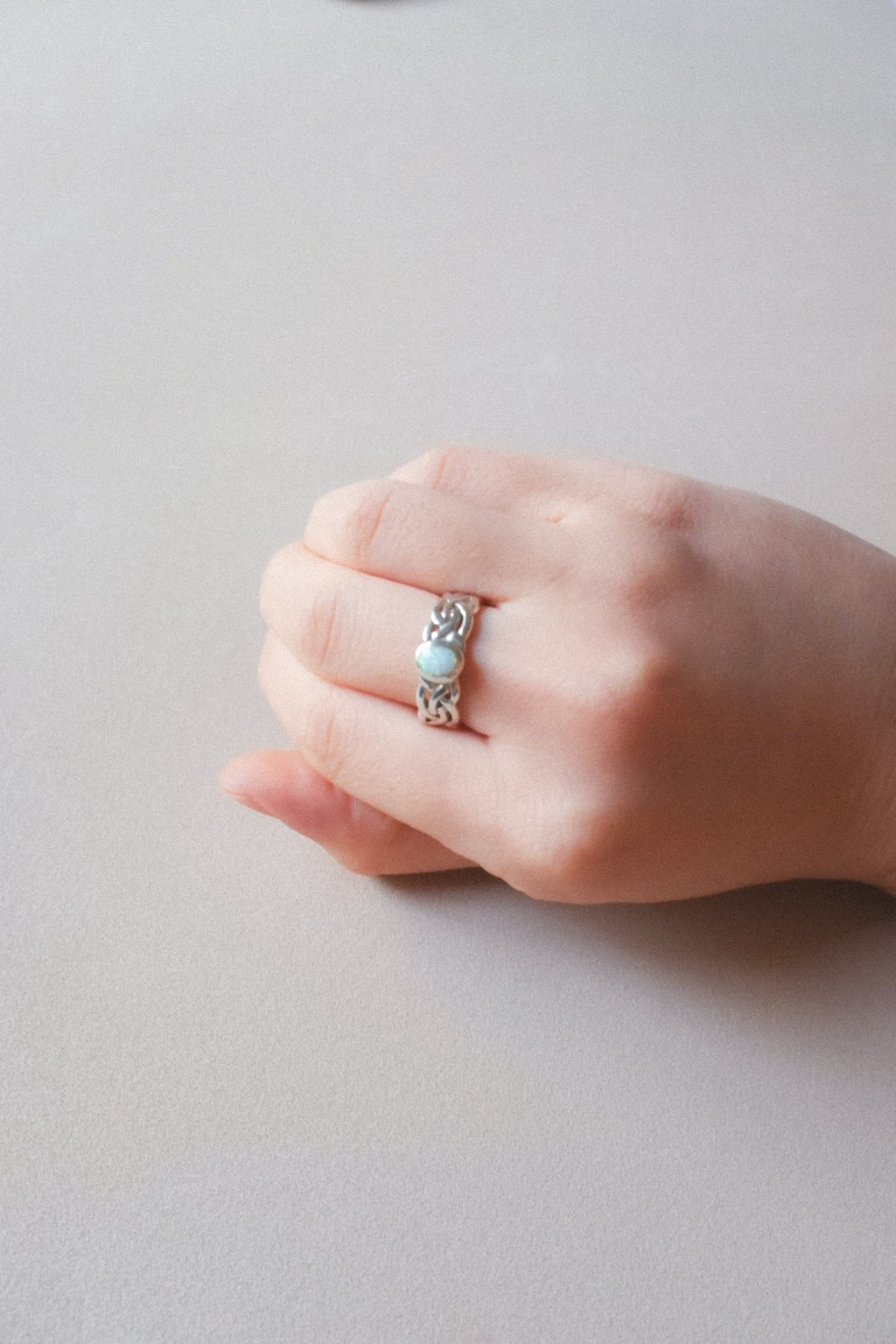 Vintage 蛋白石扭結古董戒指