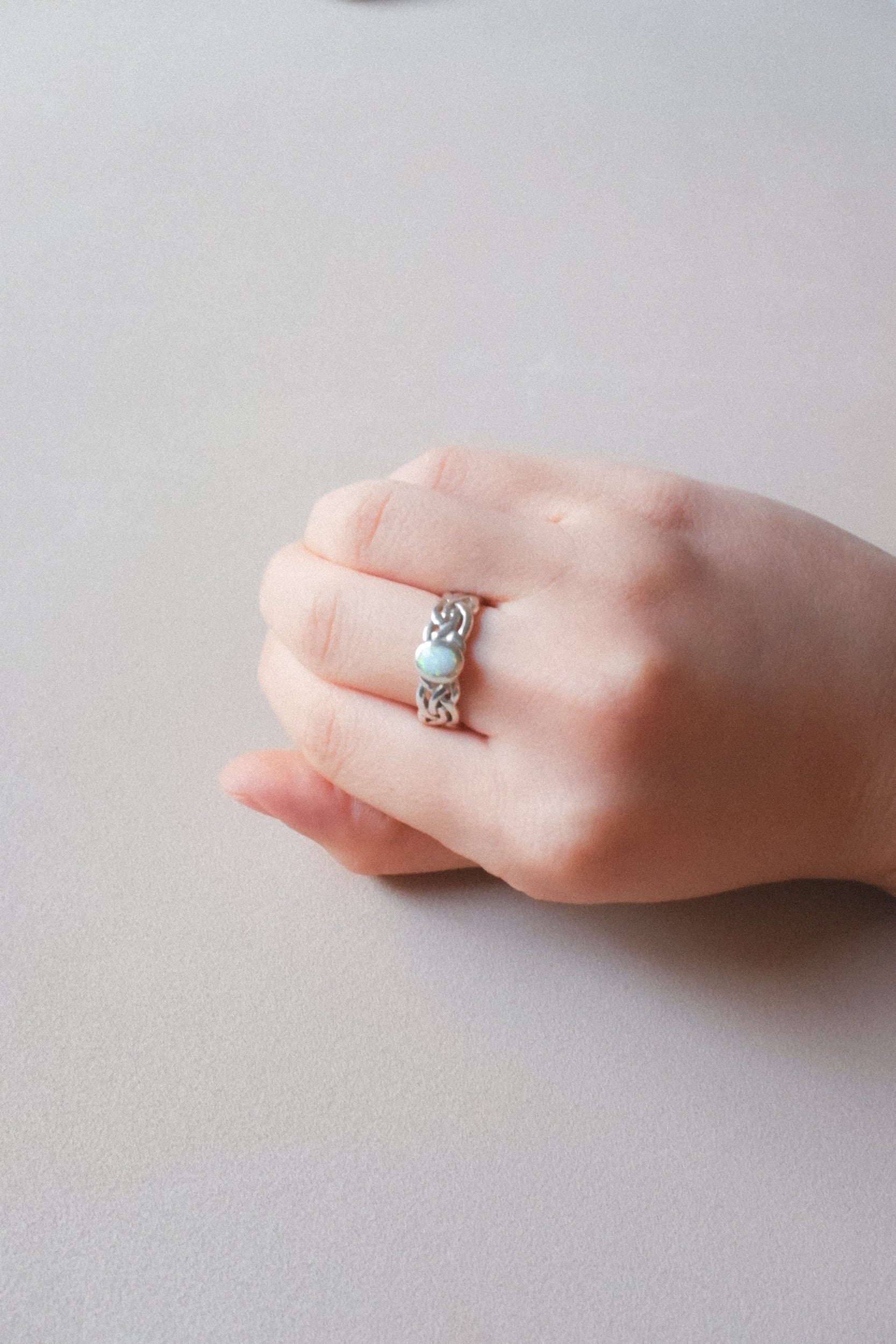 Vintage 蛋白石扭結古董戒指