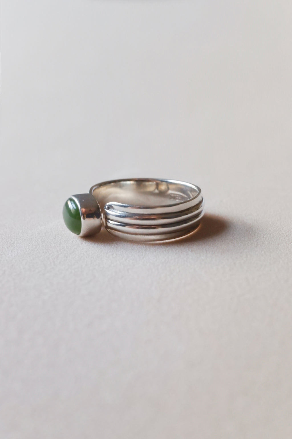 Vintage 圓潤深綠玉石古董戒