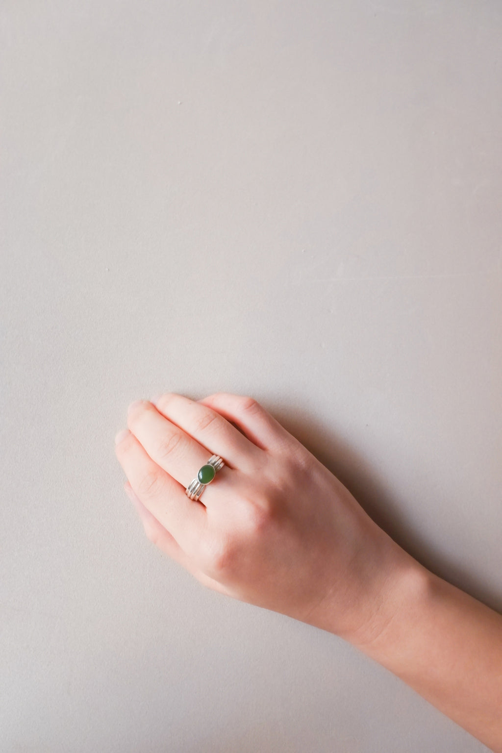 Vintage 圓潤深綠玉石古董戒