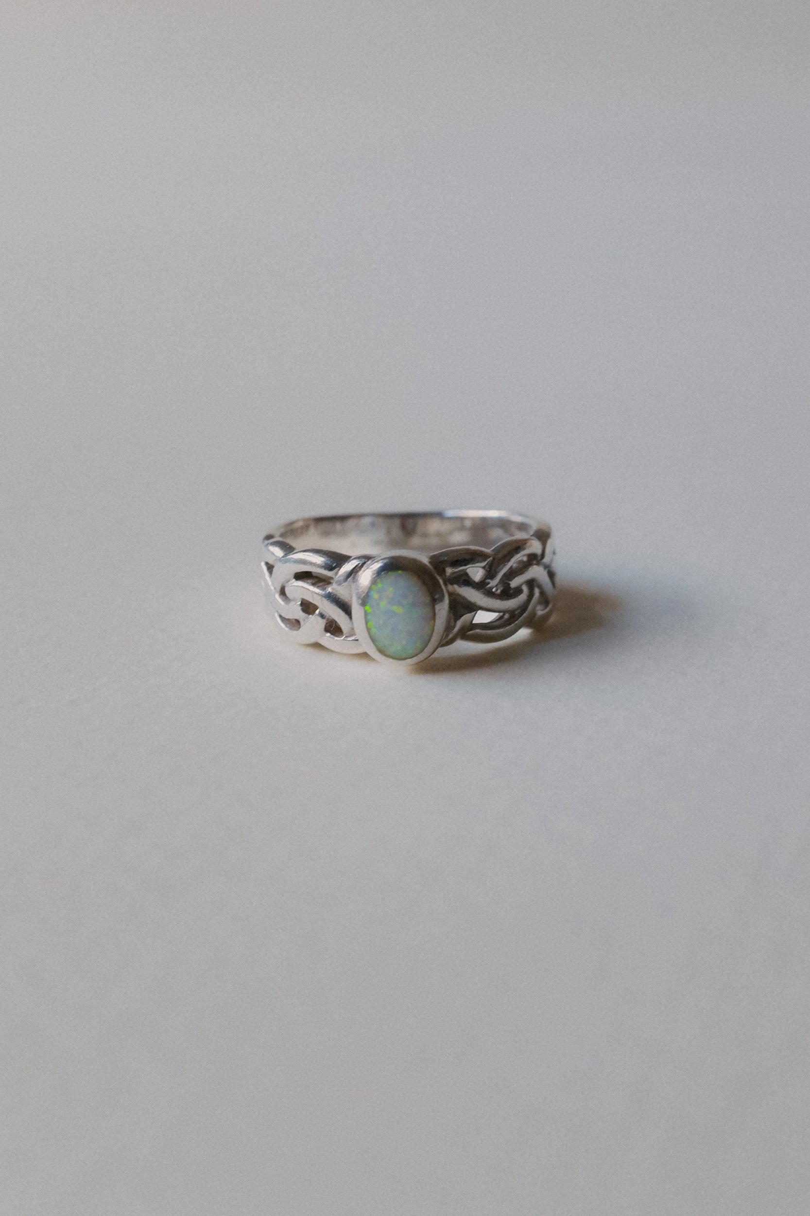 Vintage 蛋白石扭結古董戒指