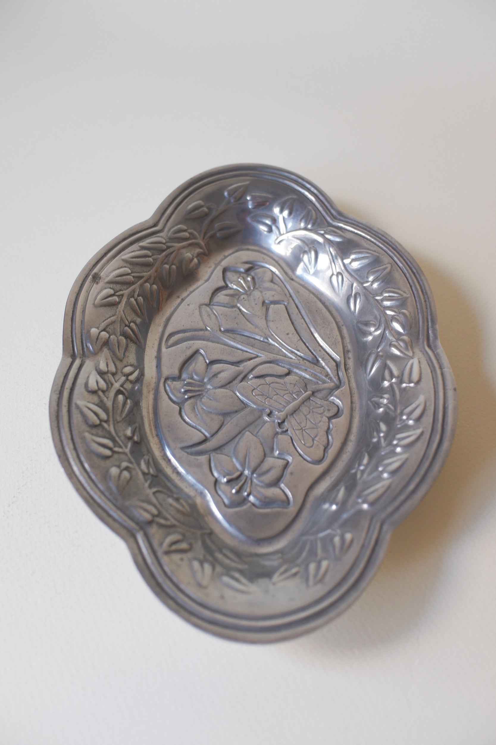 Vintage Lenox鋁製花卉浮雕橢圓小盤