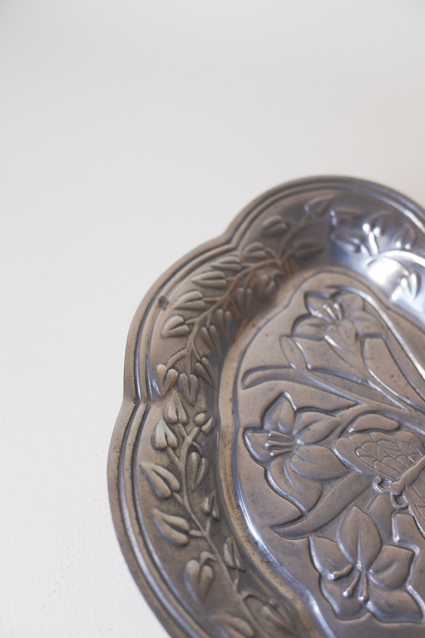 Vintage Lenox鋁製花卉浮雕橢圓小盤