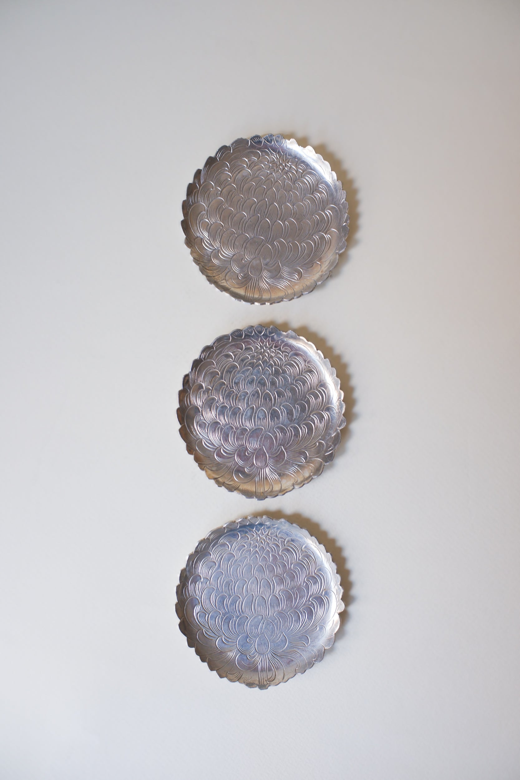 Vintage 鋁製菊紋小盤