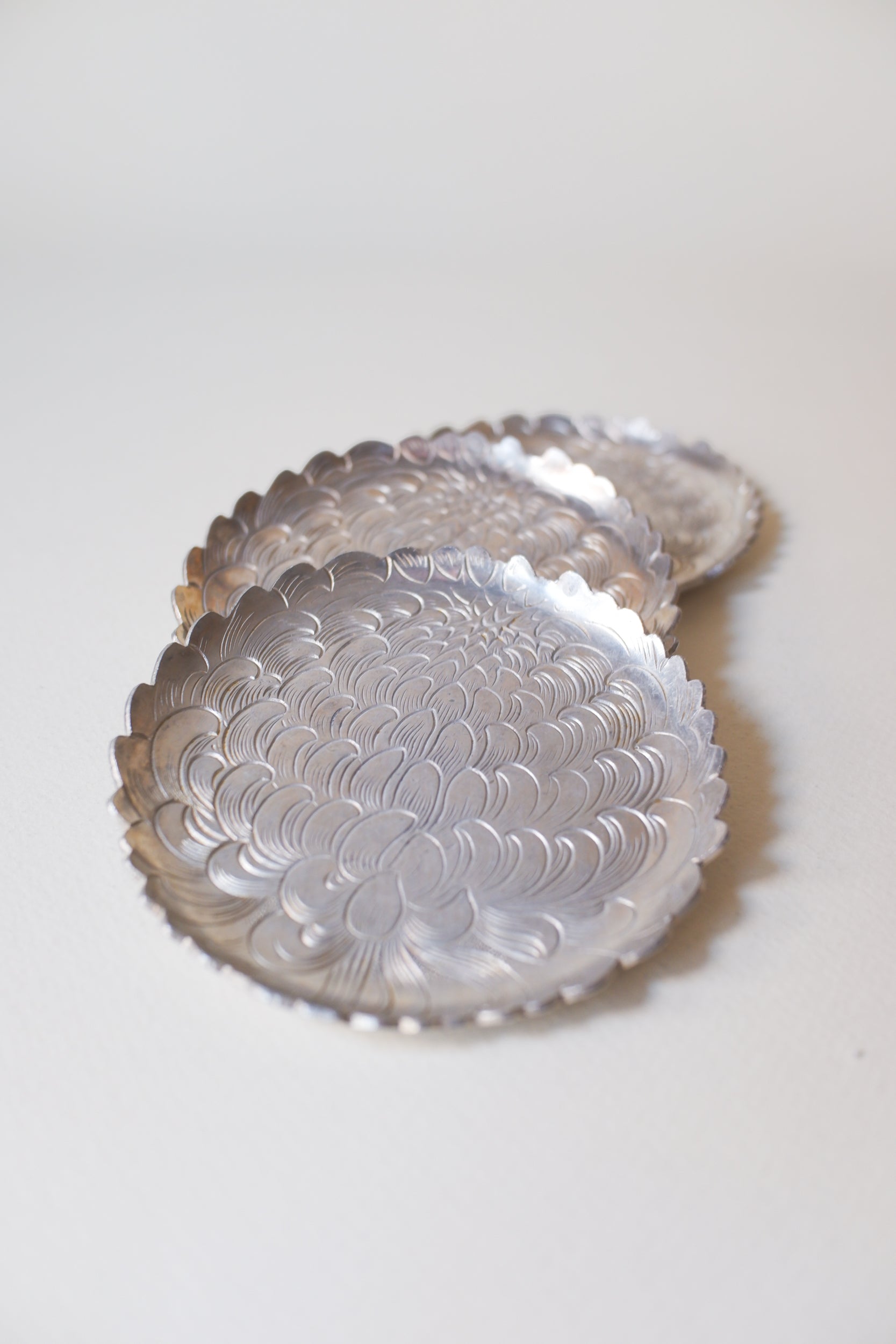 Vintage 鋁製菊紋小盤