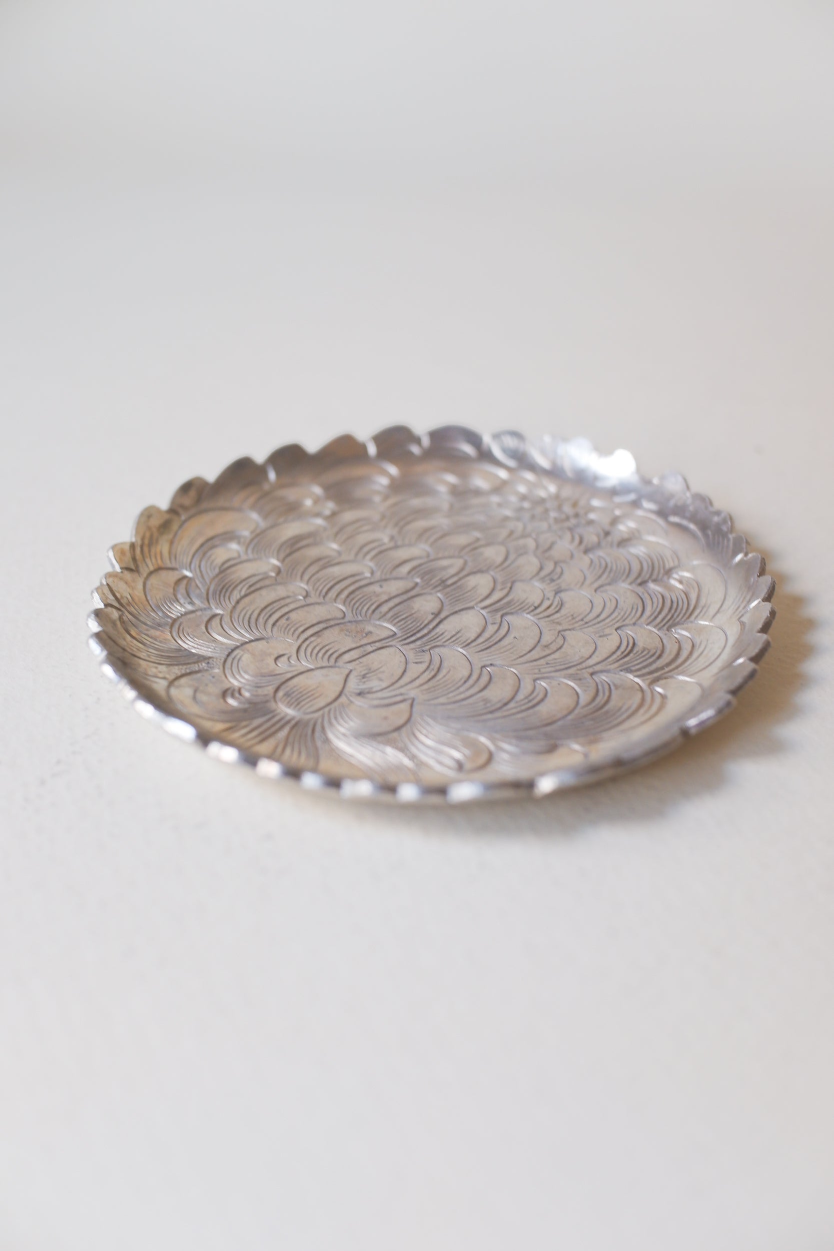 Vintage 鋁製菊紋小盤
