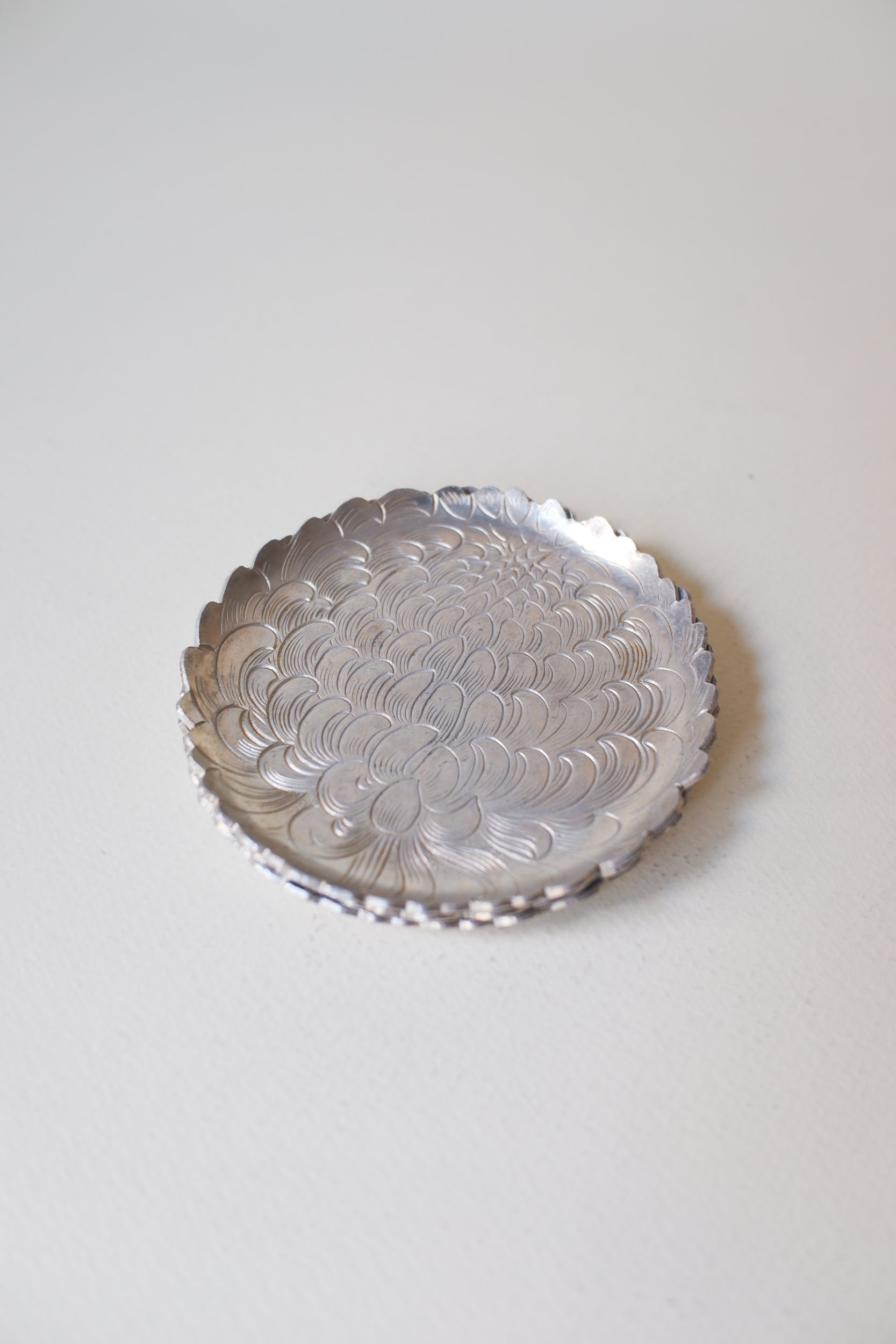 Vintage 鋁製菊紋小盤
