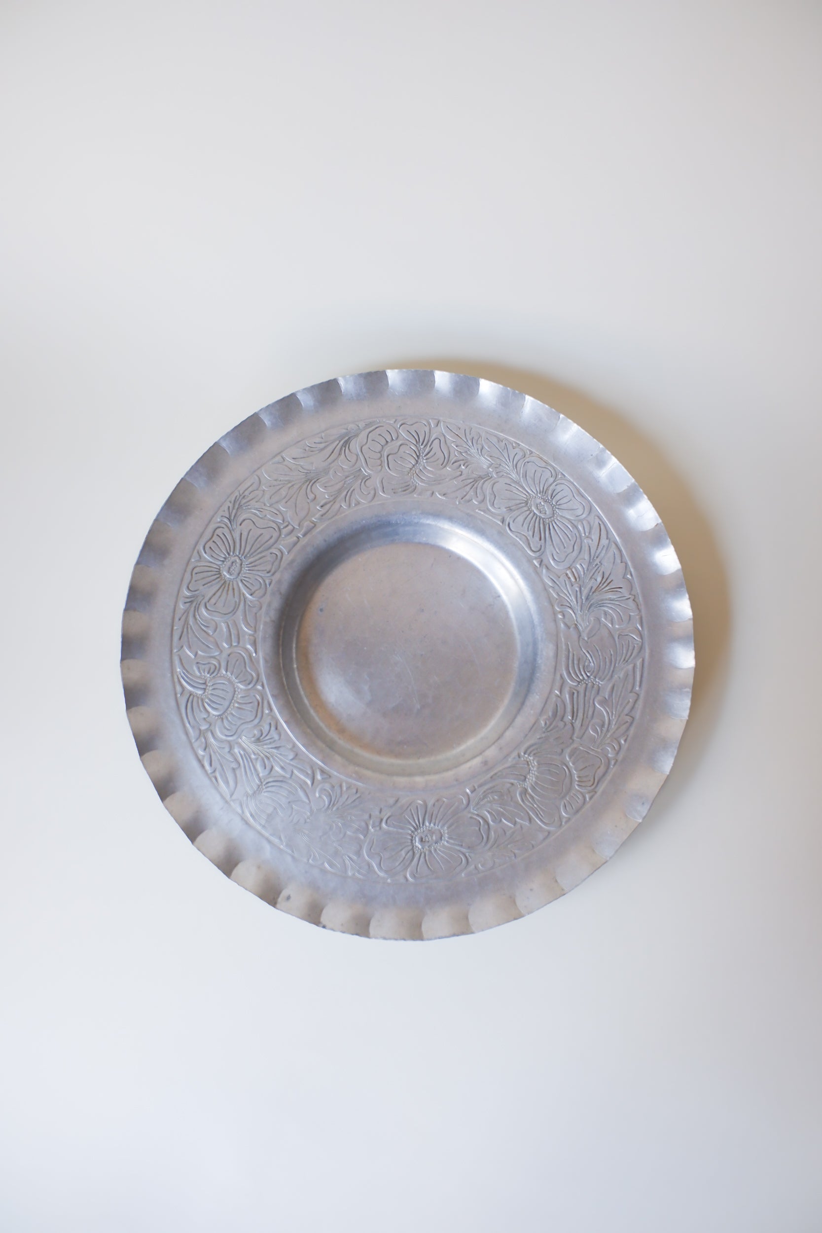 Vintage 浮雕花紋大圓盤